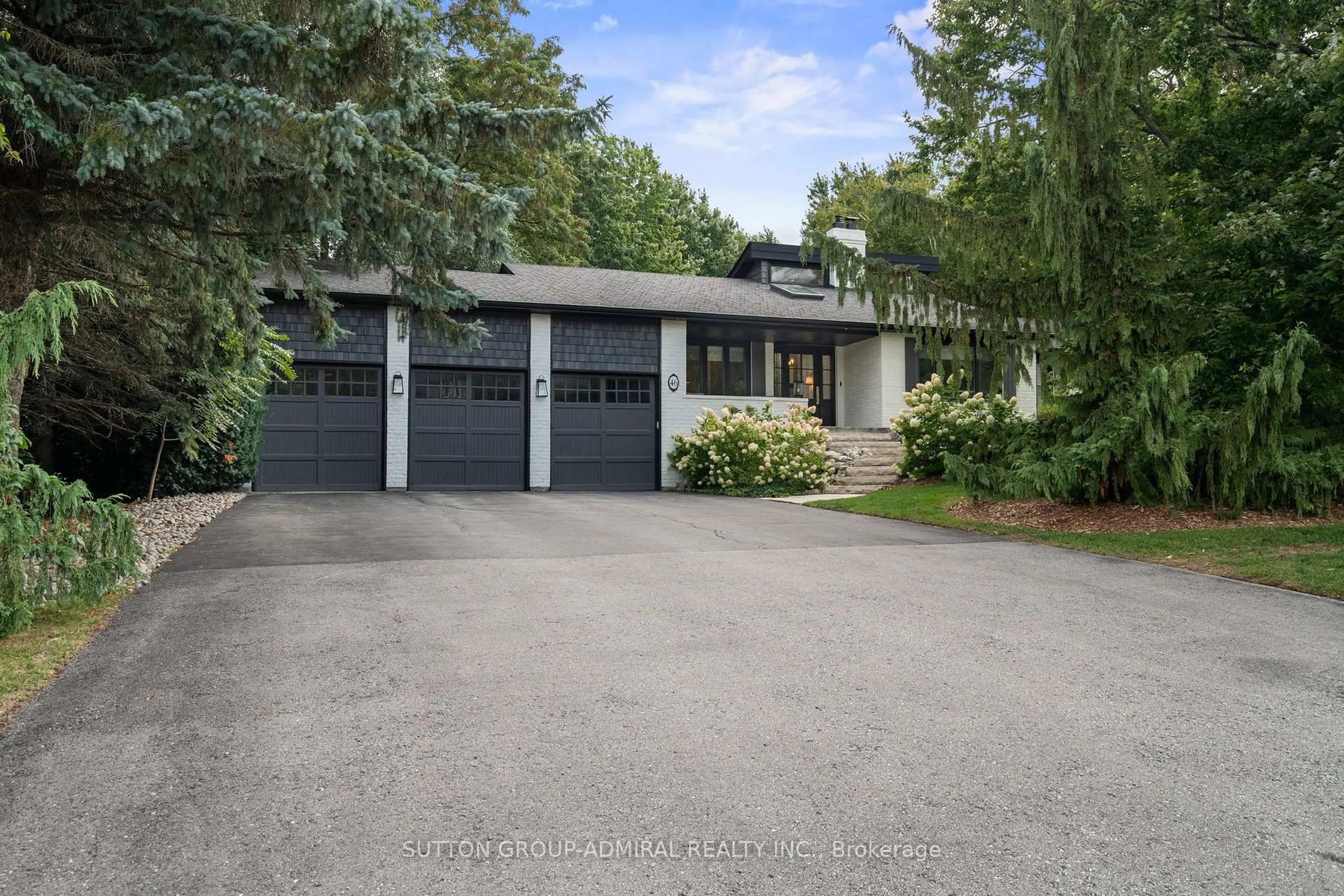 Unknown for 46 Munshaw Crt, King Ontario L0G 1J0