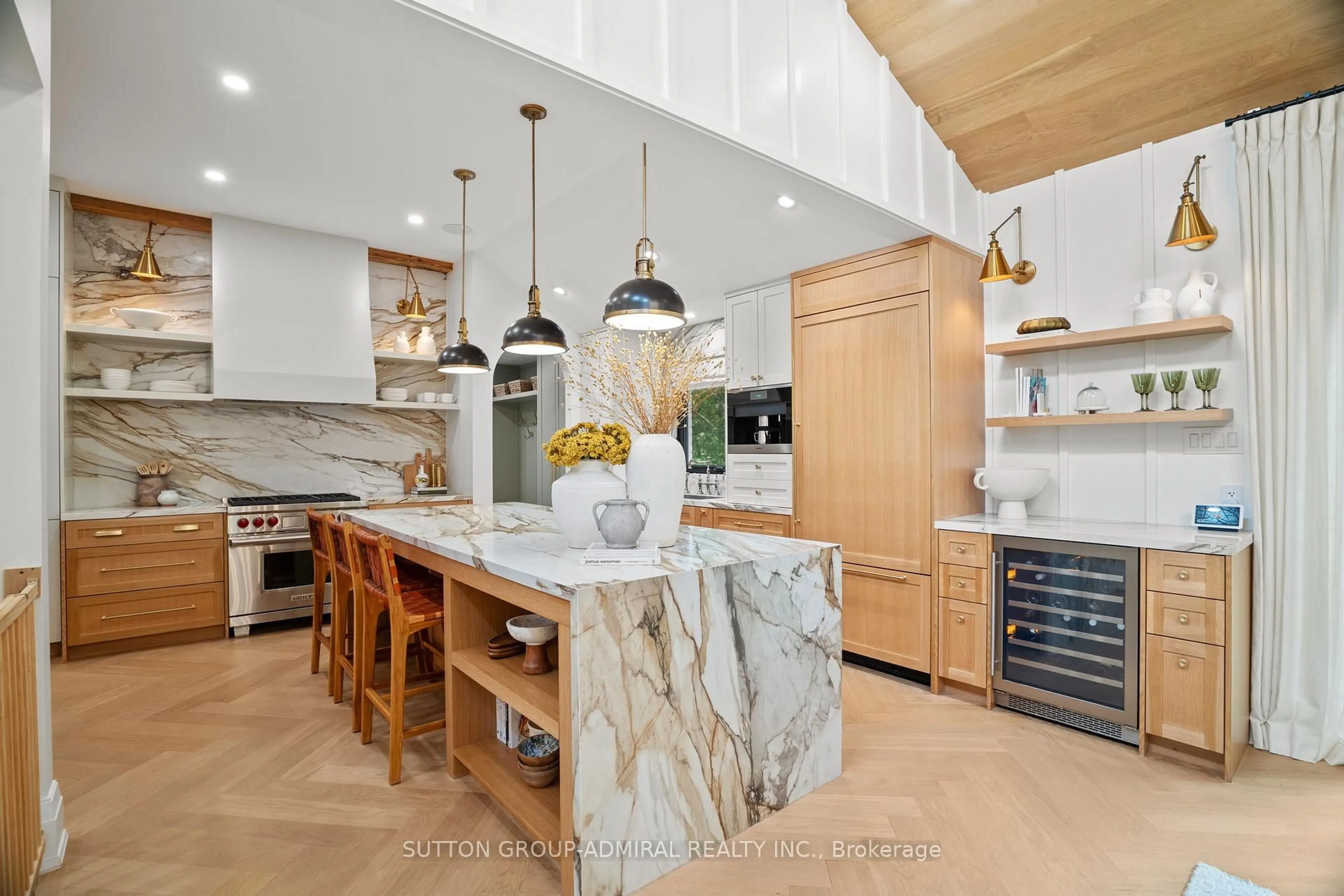 Contemporary kitchen, ceramic/tile floor for 46 Munshaw Crt, King Ontario L0G 1J0