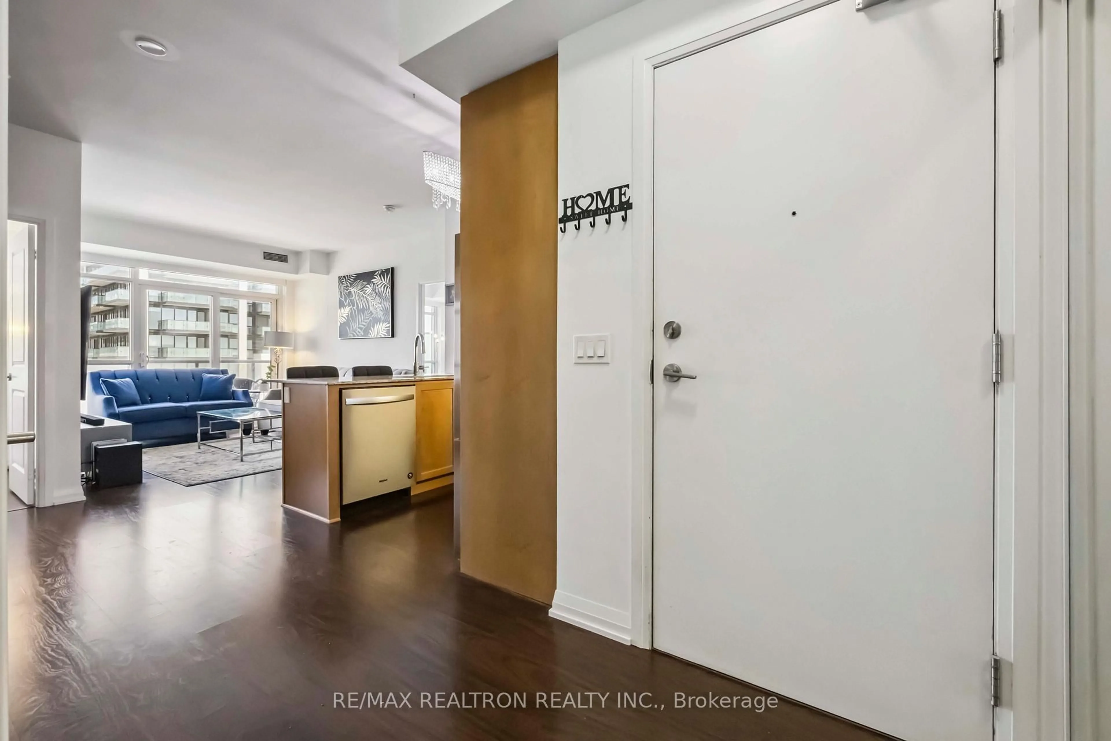 Indoor entryway for 65 Oneida Cres #1809, Richmond Hill Ontario L4B 0A1