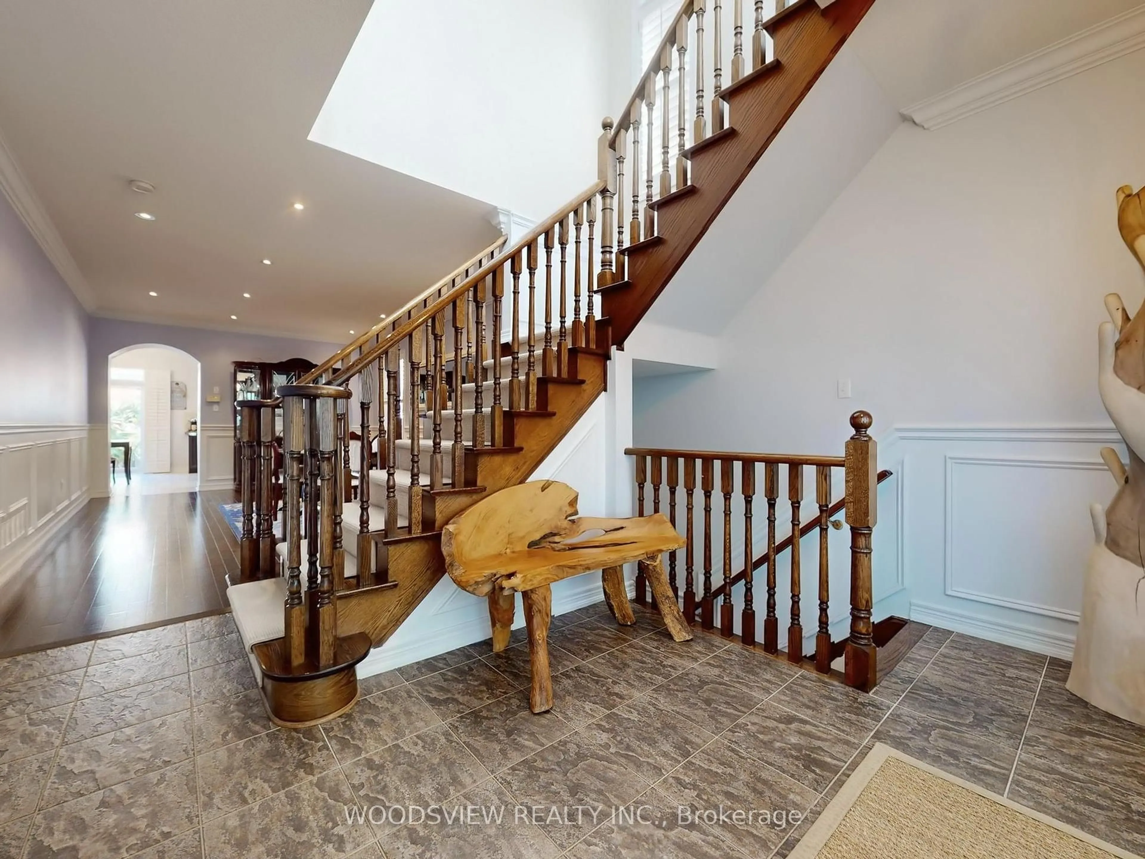 Indoor foyer for 26 Manley Ave, Whitchurch-Stouffville Ontario L4A 0C5