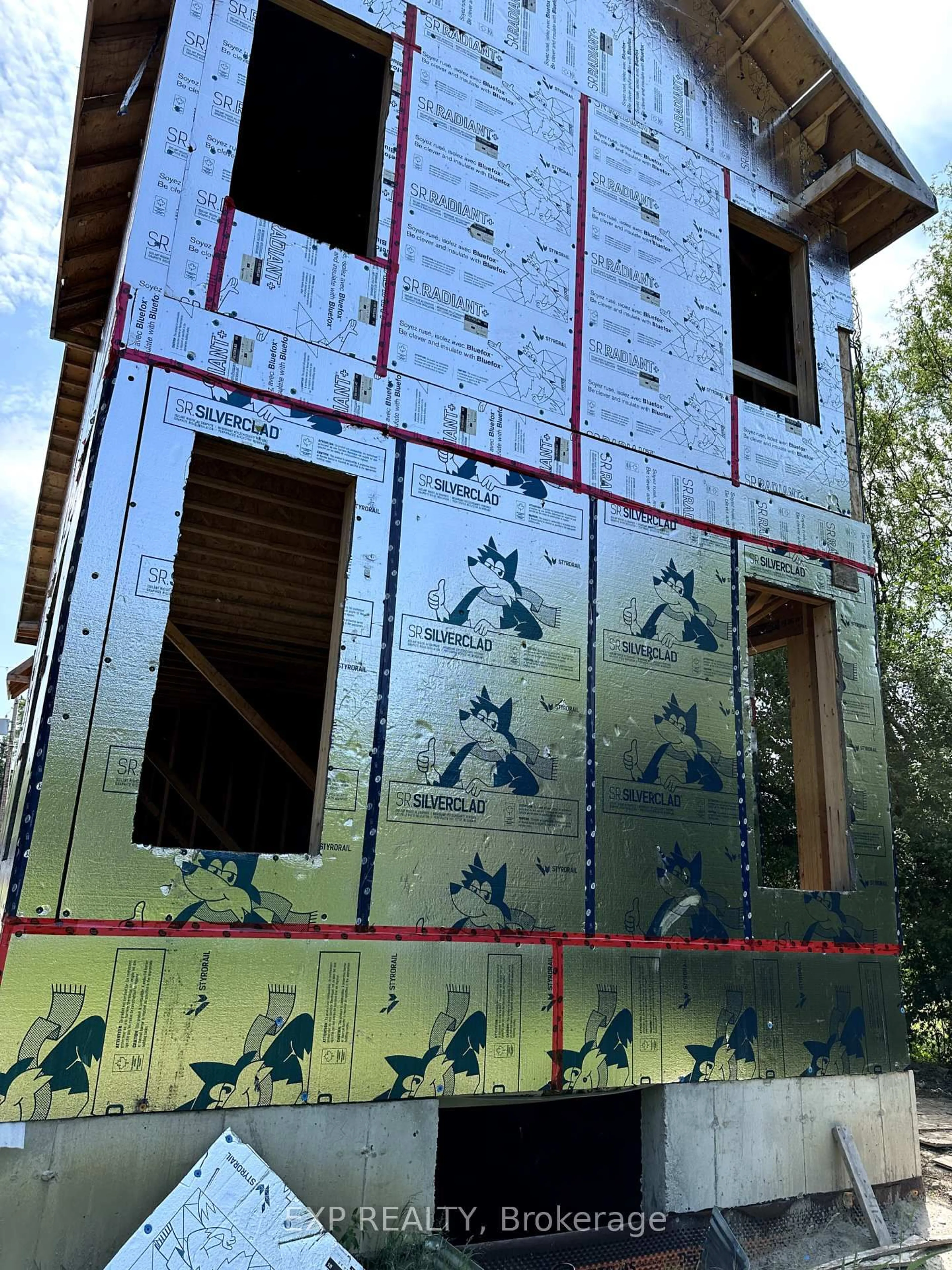 Home with vinyl exterior material, building for 370A Walter Dr, Georgina Ontario L4P 3A7