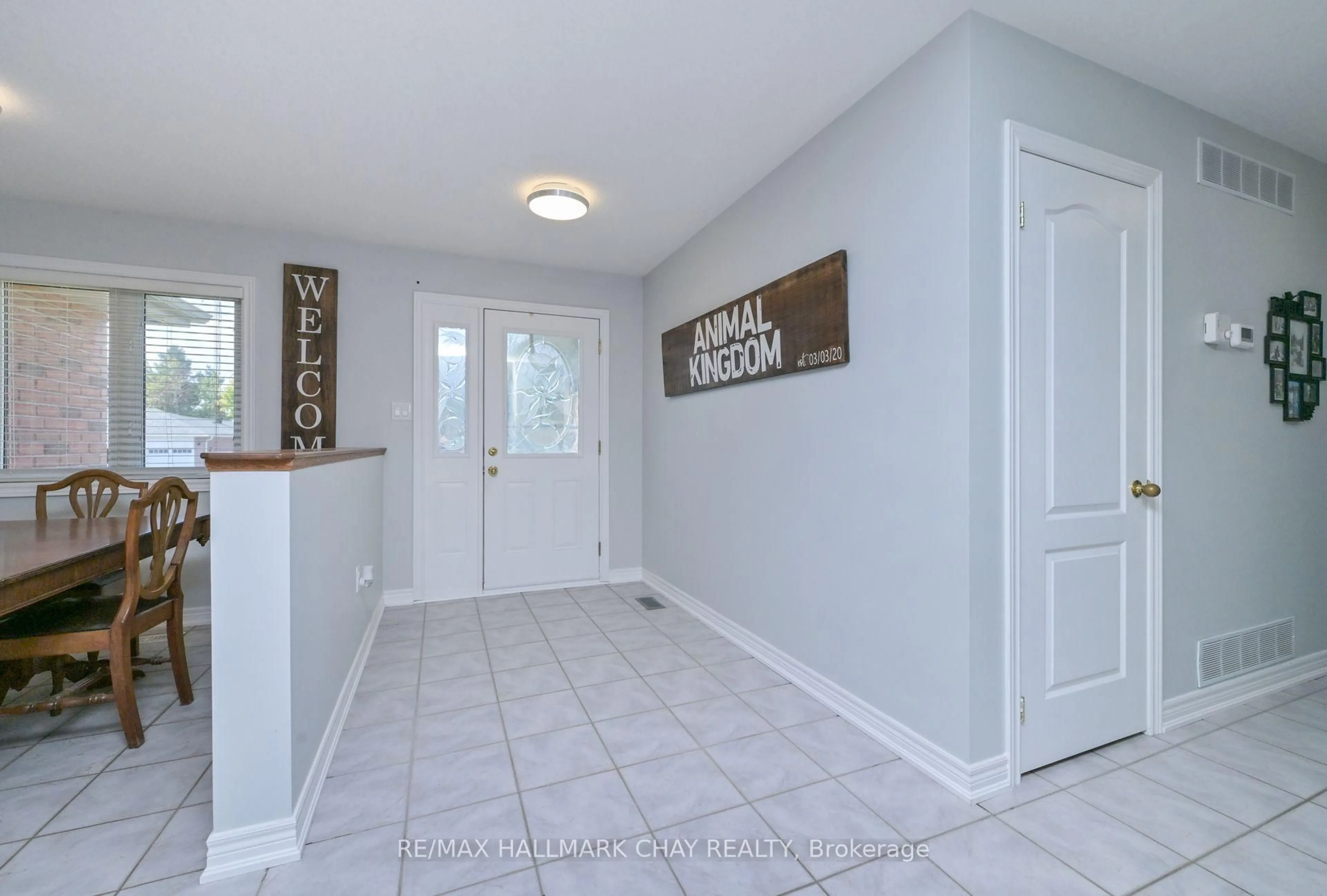 Indoor entryway for 29 Wales Ave, Adjala-Tosorontio Ontario L0M 1J0