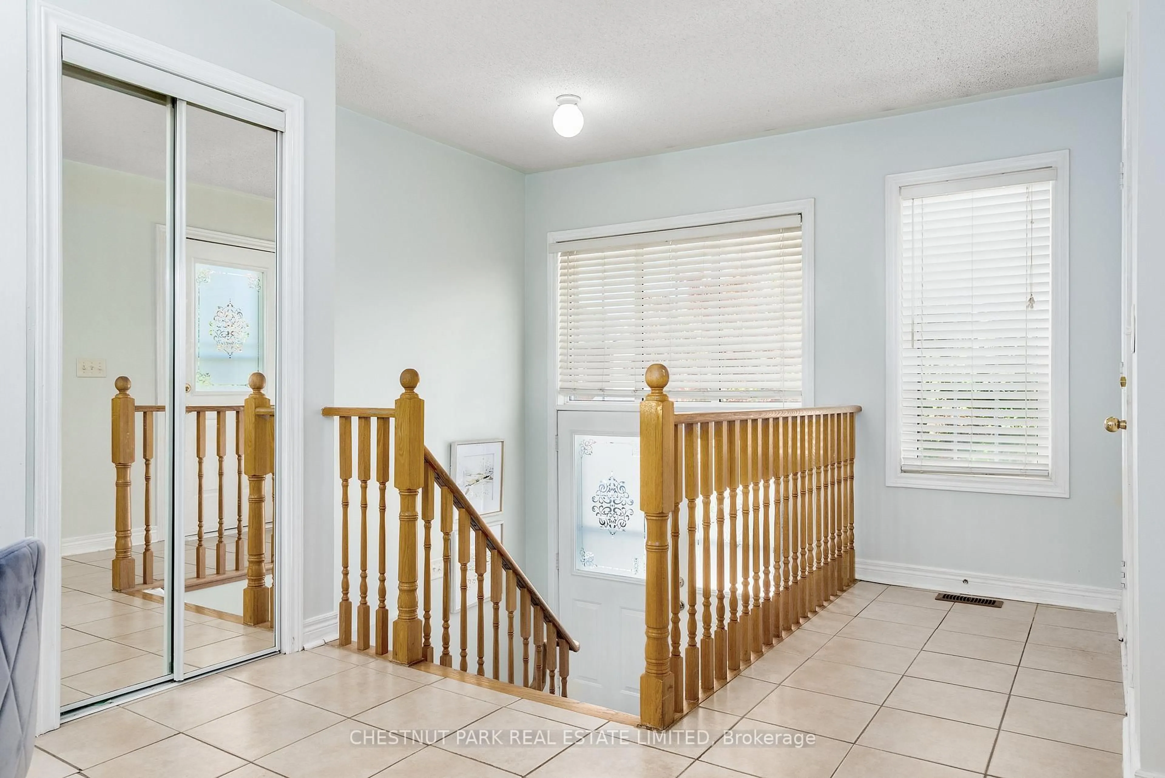 Indoor entryway for 84 Macbride Cres, Vaughan Ontario L6A 3R2