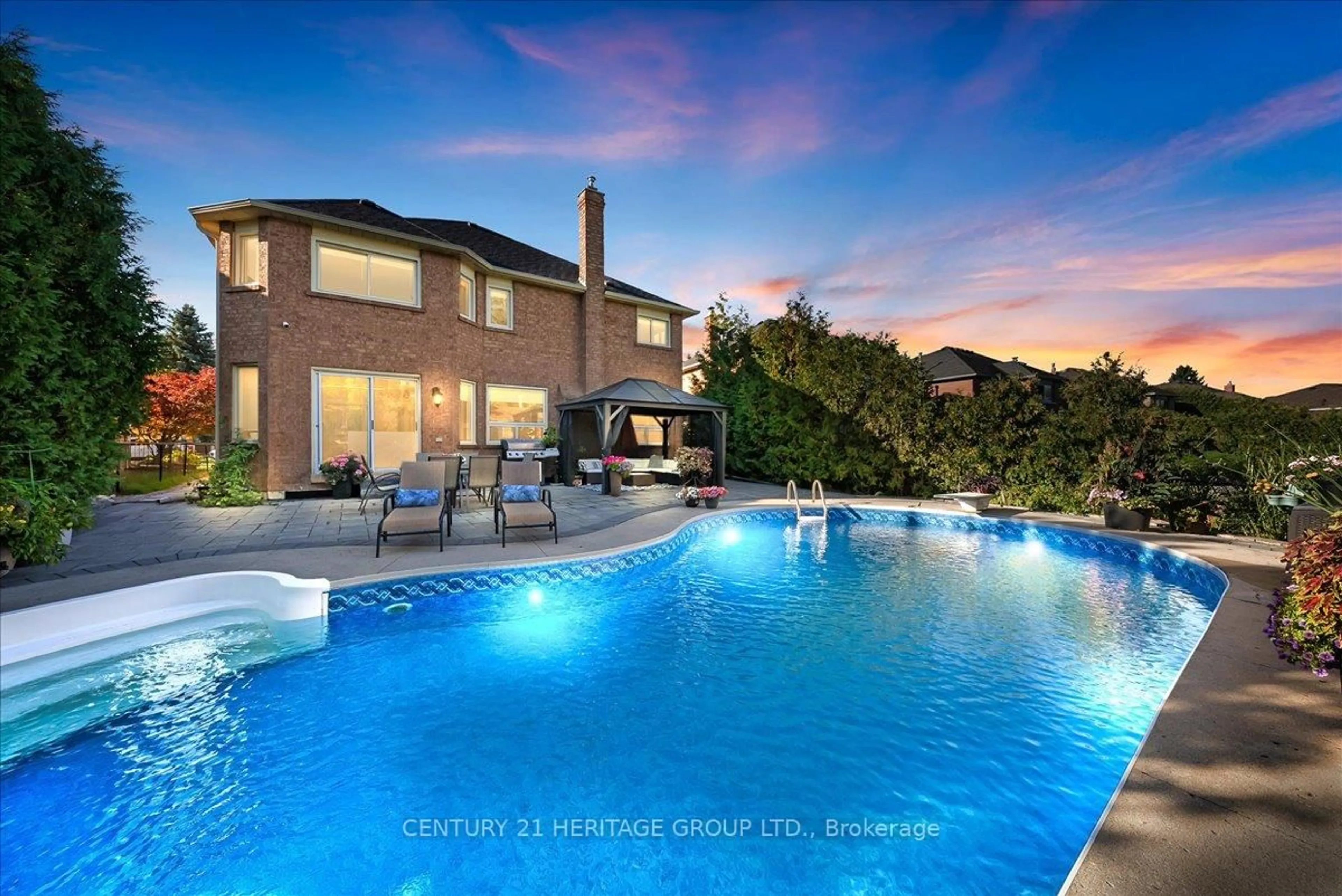 Pool for 363 Otton Rd, Newmarket Ontario L3X 1E5