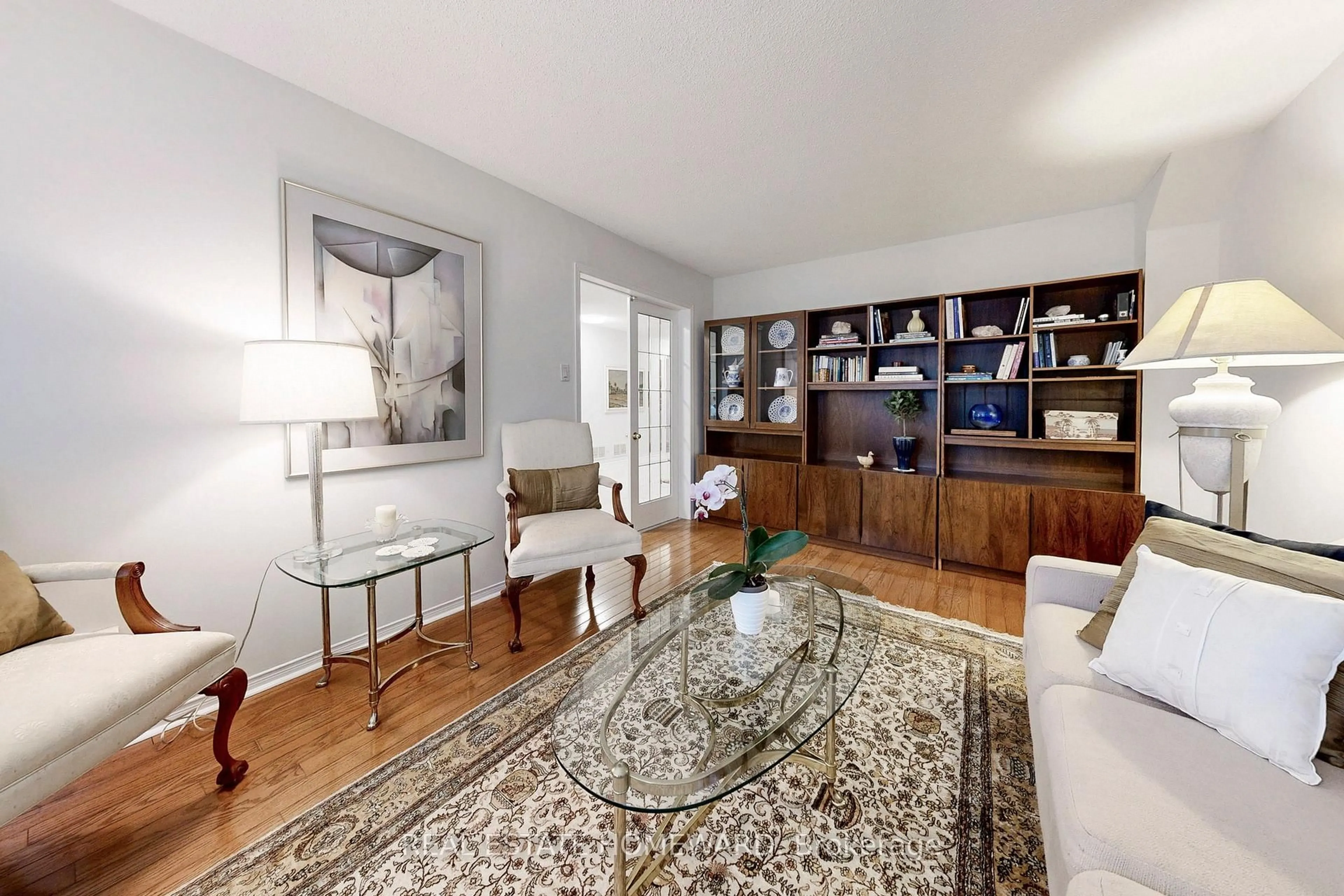Living room with furniture, unknown for 20 Anvil Crt, Richmond Hill Ontario L4C 9G7