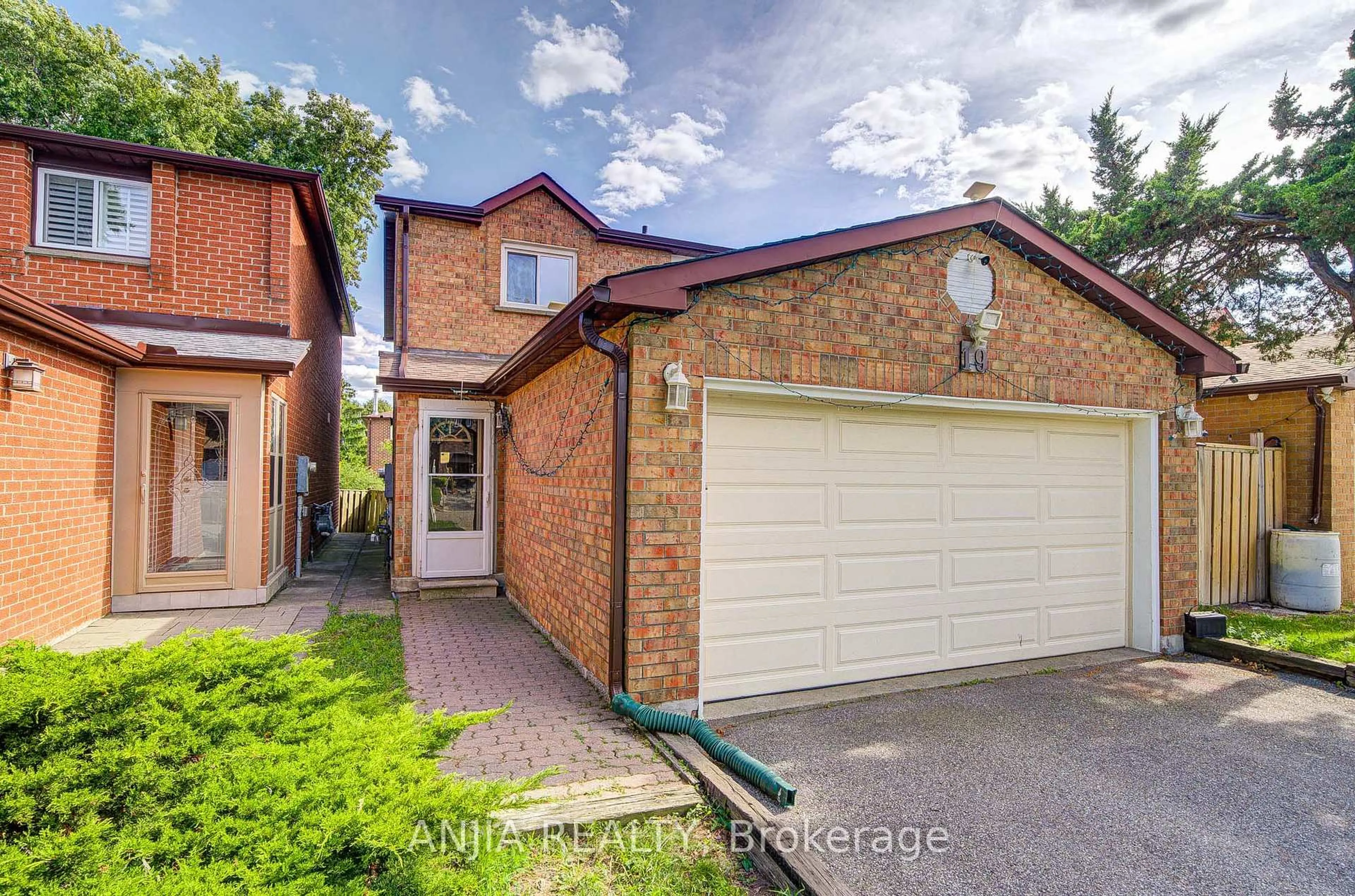 Home with brick exterior material, street for 19 Dunbar Cres, Markham Ontario L3R 6W9