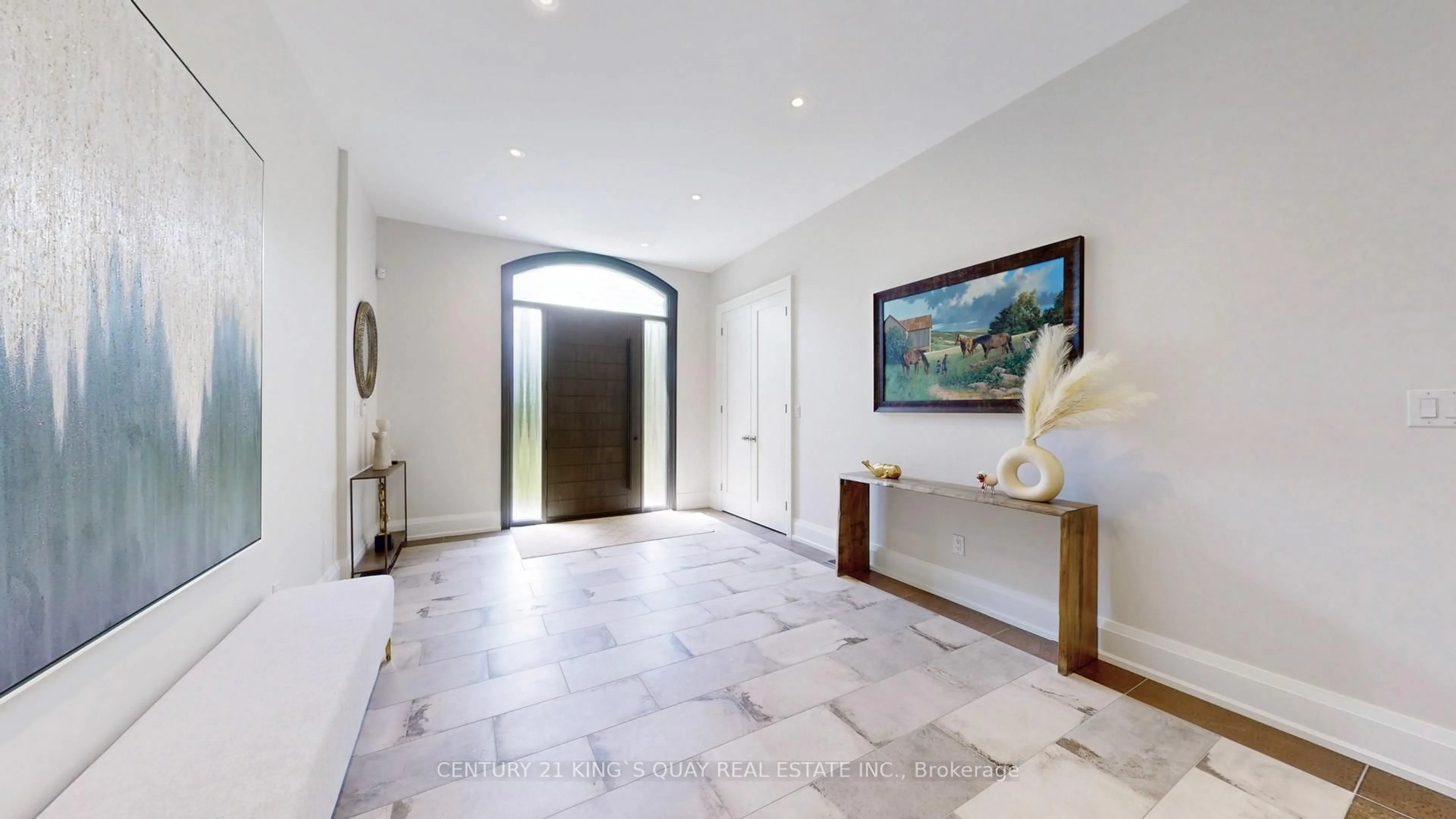Indoor foyer for 14705 Jane St, King Ontario L7B 1A3