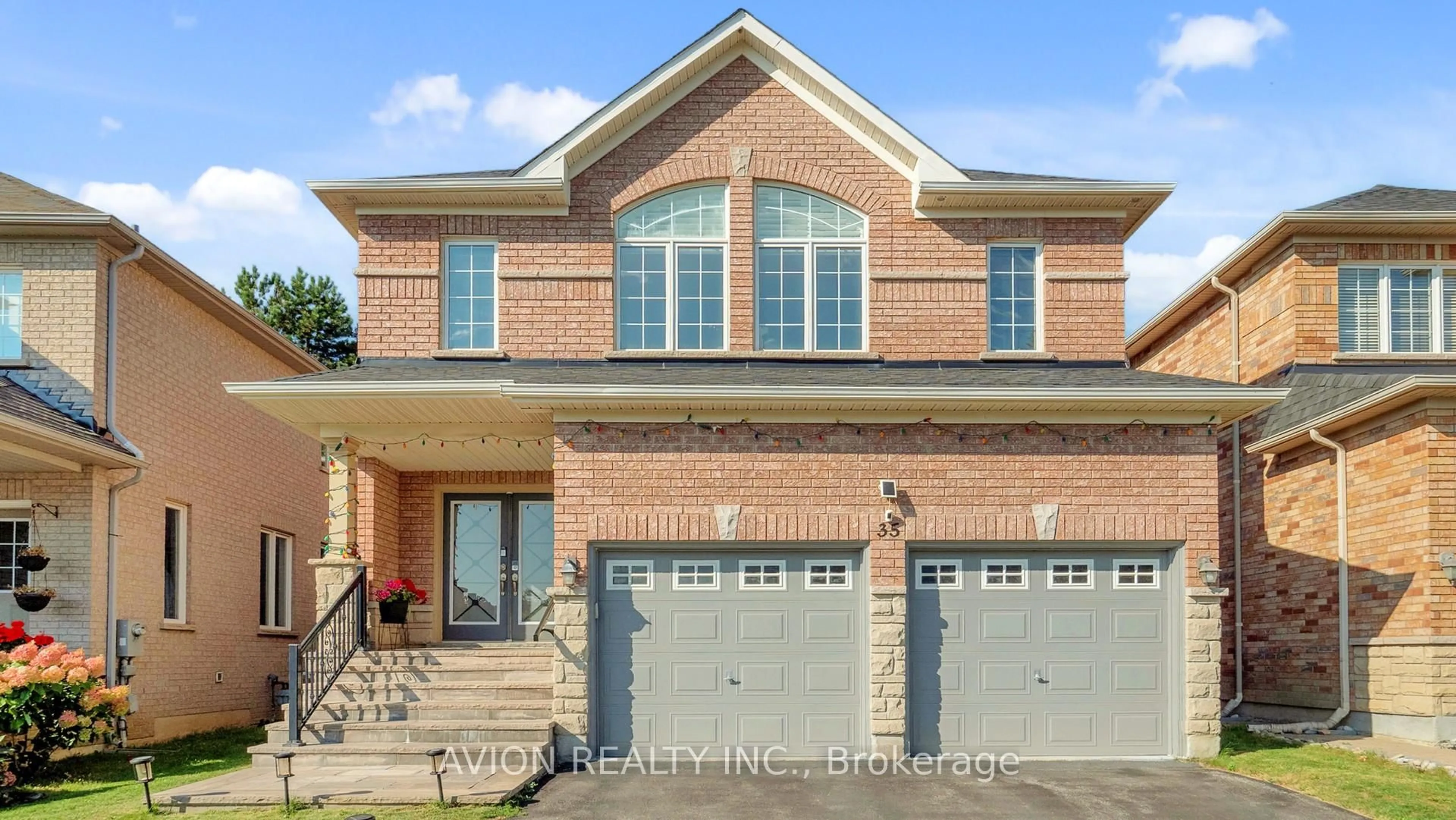 Home with brick exterior material, street for 35 Old Orchard Cres, Richmond Hill Ontario L4S 0A2