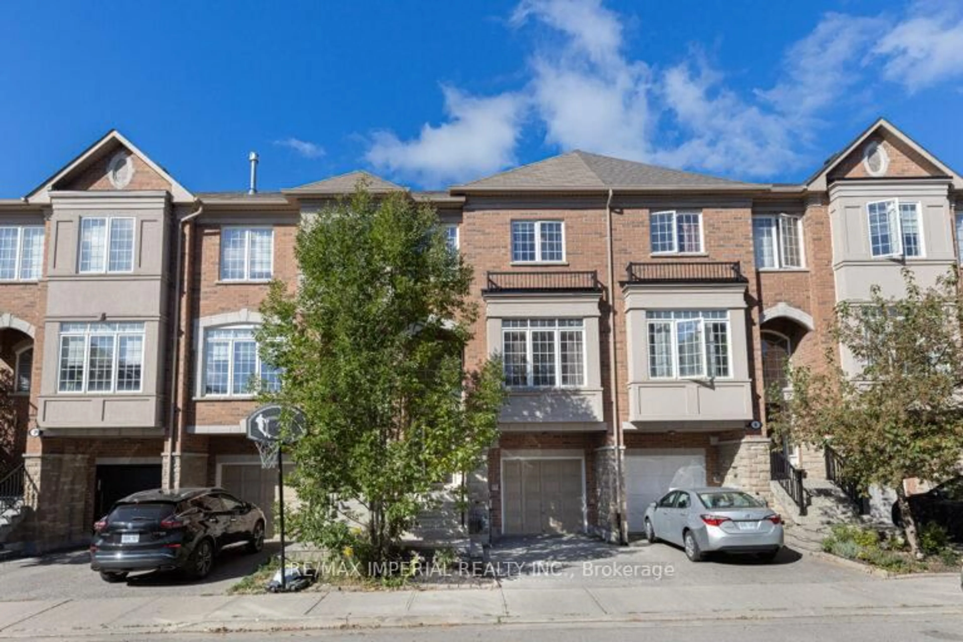 A pic from outside/outdoor area/front of a property/back of a property/a pic from drone, street for 6 John Frank Rd, Vaughan Ontario L4L 0A5