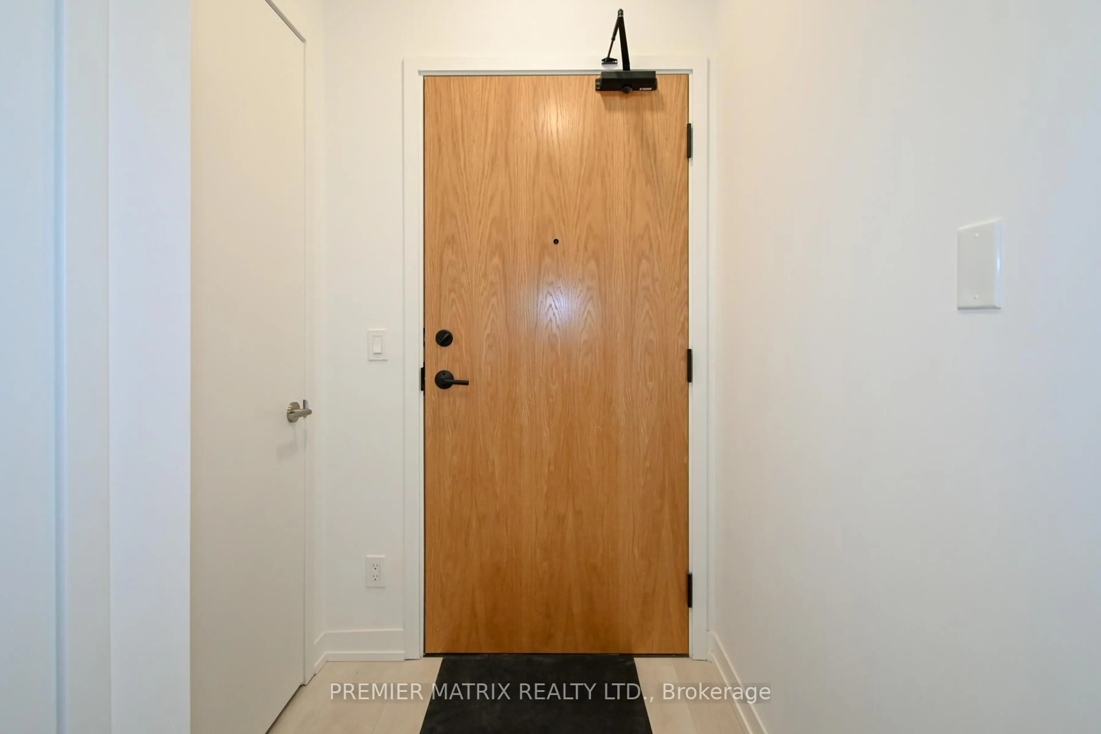 Indoor entryway for 8 Beverley Glen Blvd #106, Vaughan Ontario L4J 0B8