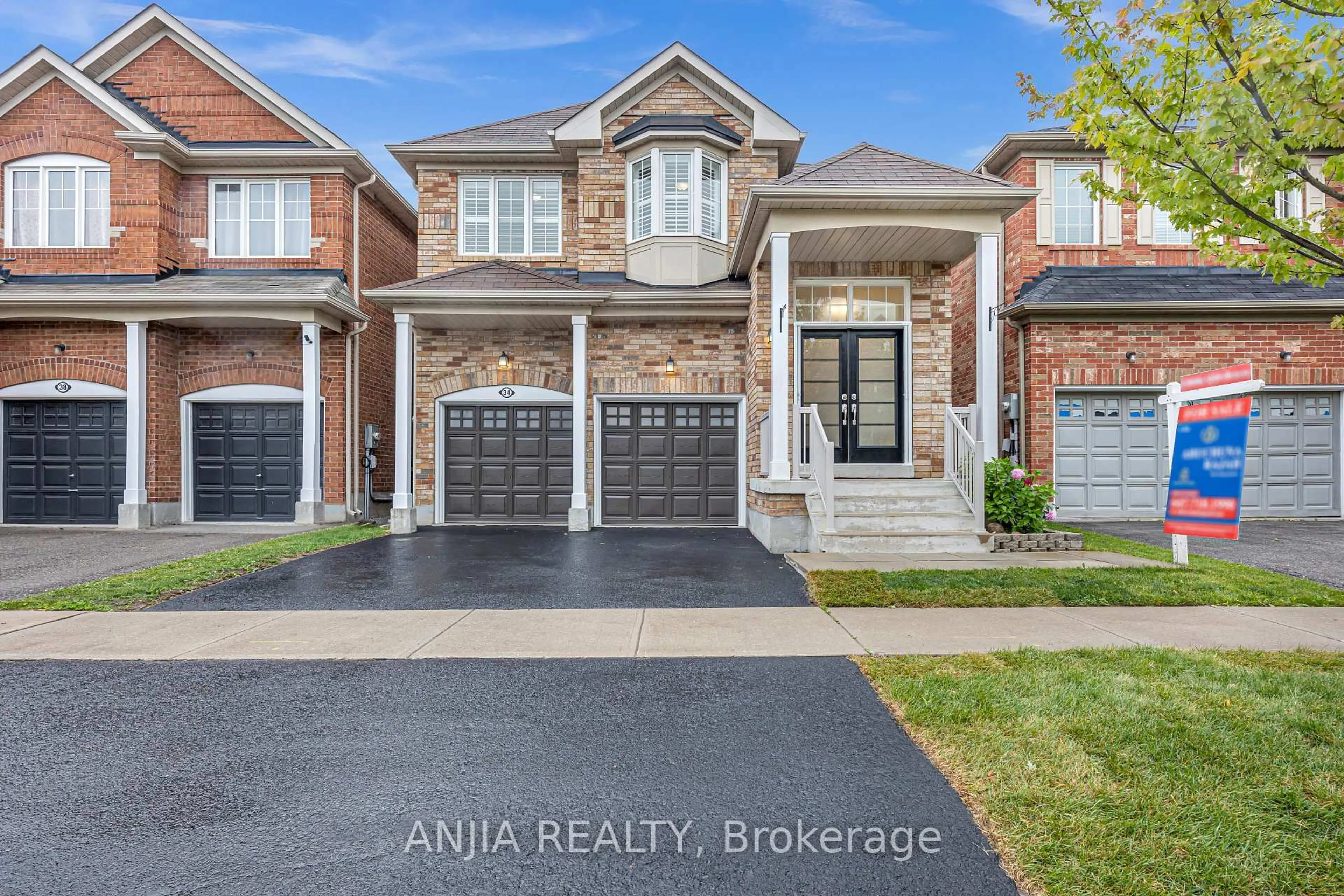 Home with brick exterior material, street for 34 Horn St, Whitchurch-Stouffville Ontario L4A 0X9