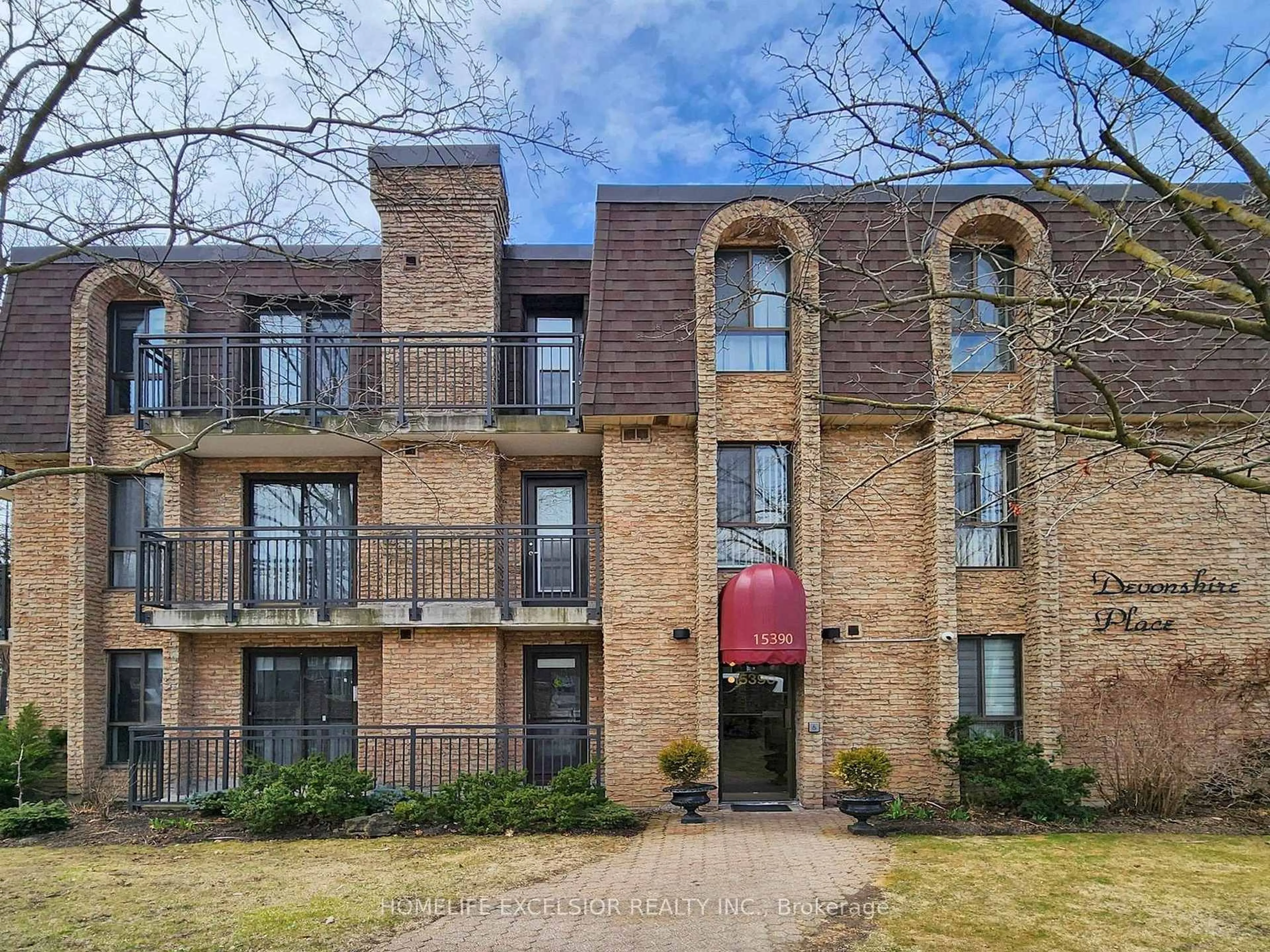 Home with brick exterior material, building for 15390 Yonge St #203, Aurora Ontario L4G 1N8