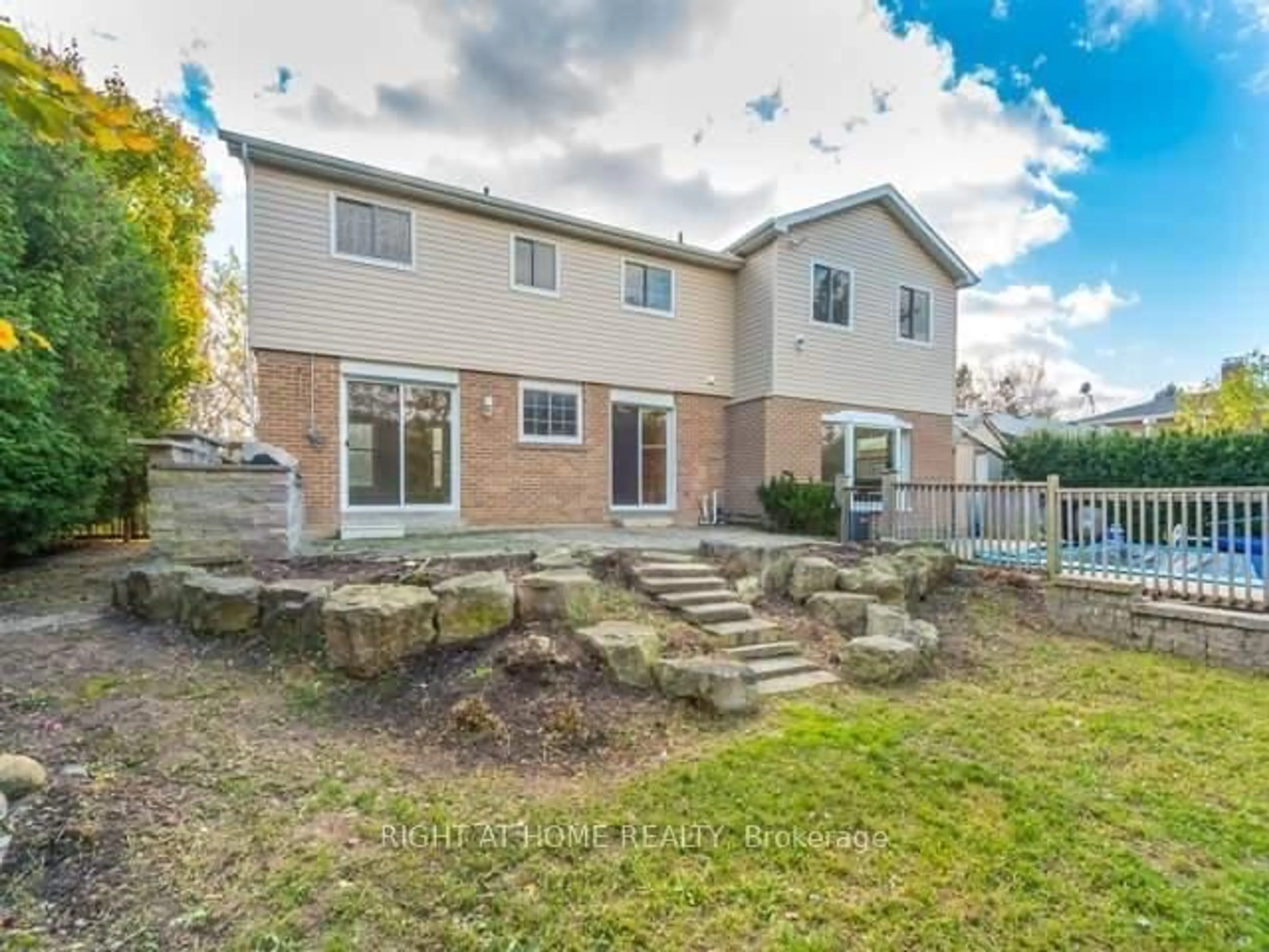 A pic from outside/outdoor area/front of a property/back of a property/a pic from drone, street for 8 Gallacher Ave, Richmond Hill Ontario L4E 2W9
