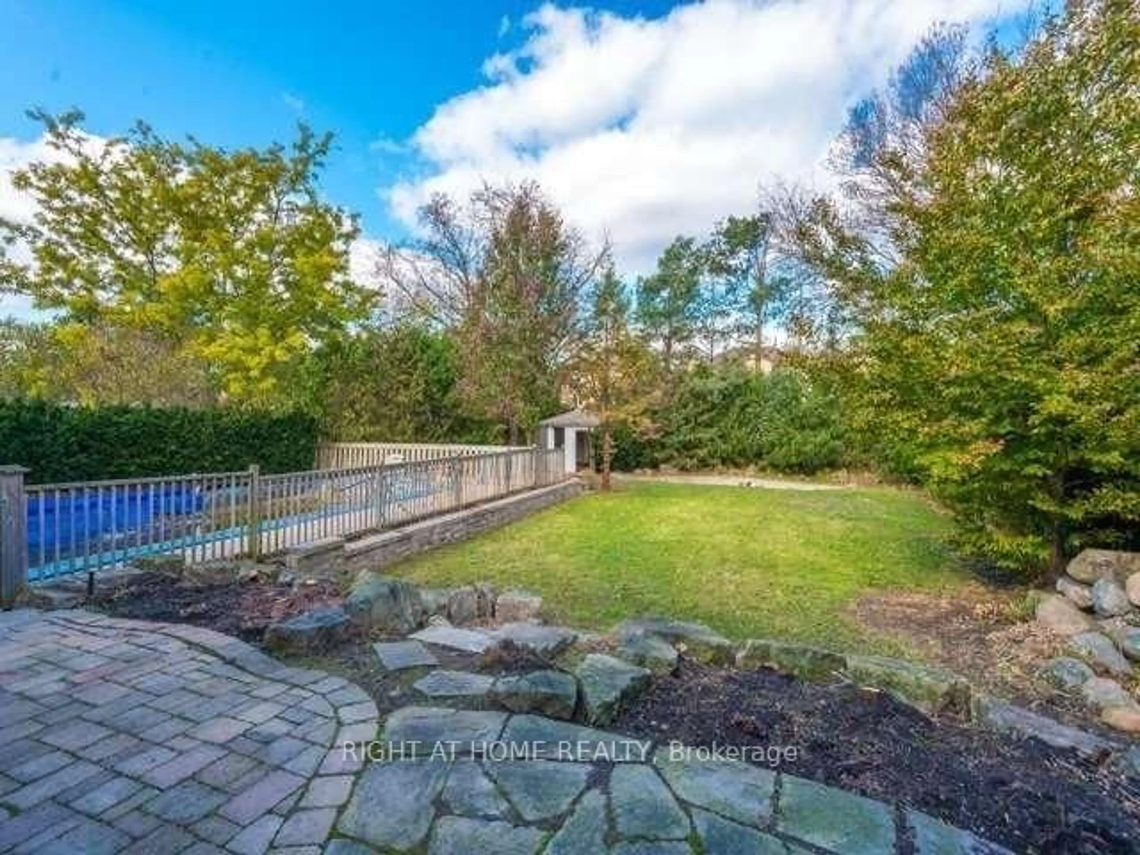 A pic from outside/outdoor area/front of a property/back of a property/a pic from drone, water/lake/river/ocean view for 8 Gallacher Ave, Richmond Hill Ontario L4E 2W9