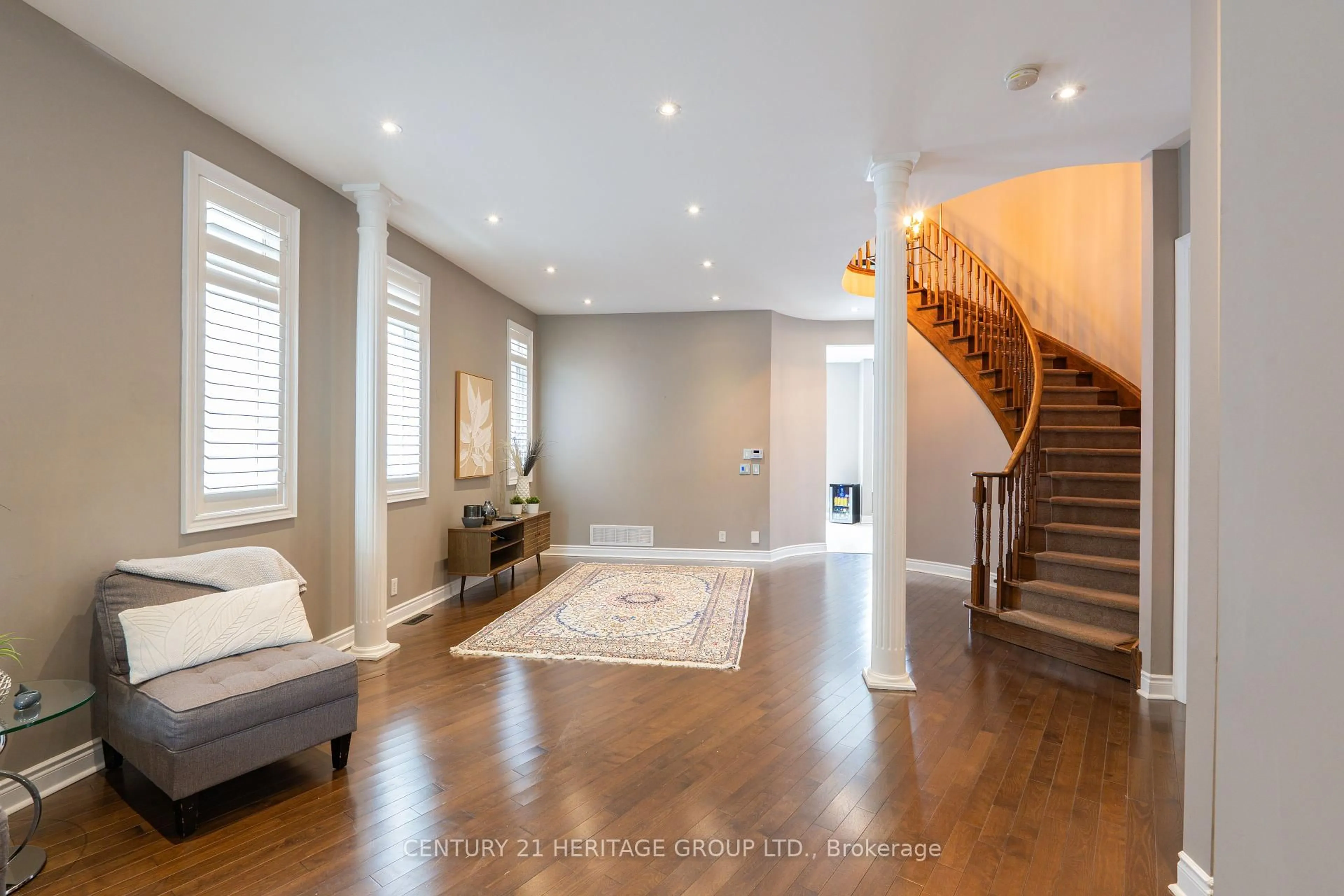 Indoor entryway for 20 Altus Park Dr, Vaughan Ontario L6A 0Z5
