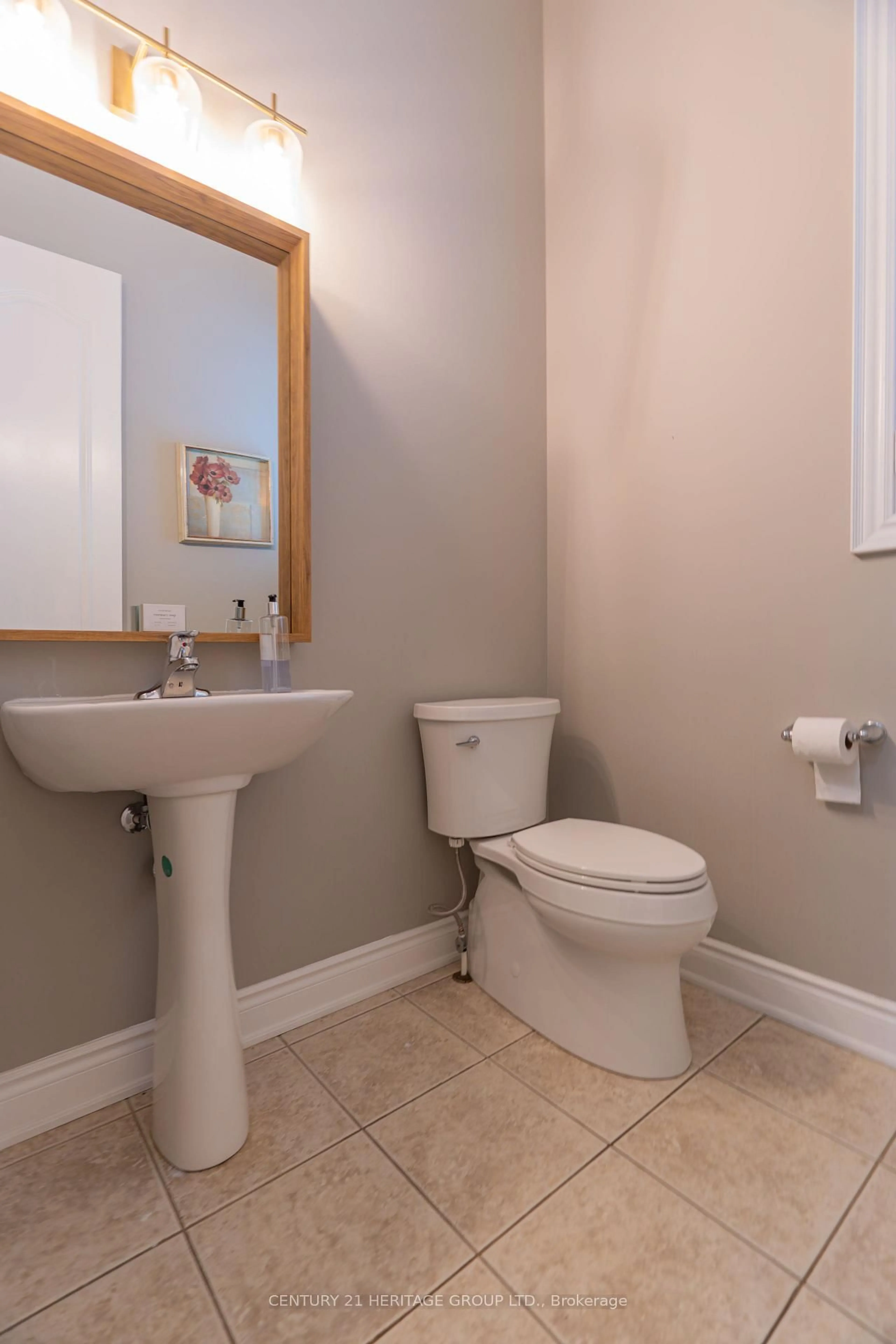 Standard bathroom, ceramic/tile floor for 20 Altus Park Dr, Vaughan Ontario L6A 0Z5