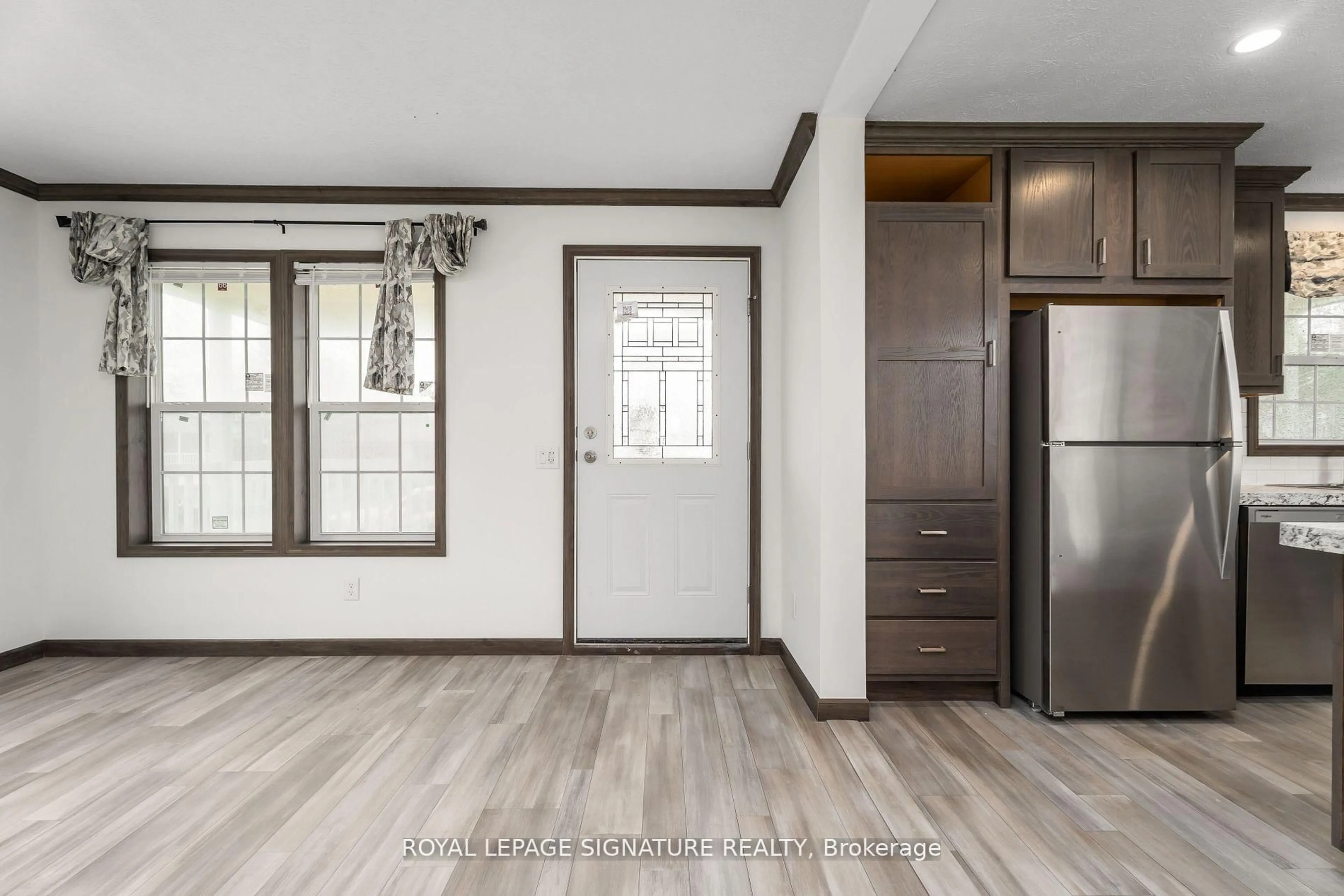 Indoor entryway for 12 Briarwood Pl, Innisfil Ontario L0L 1L0