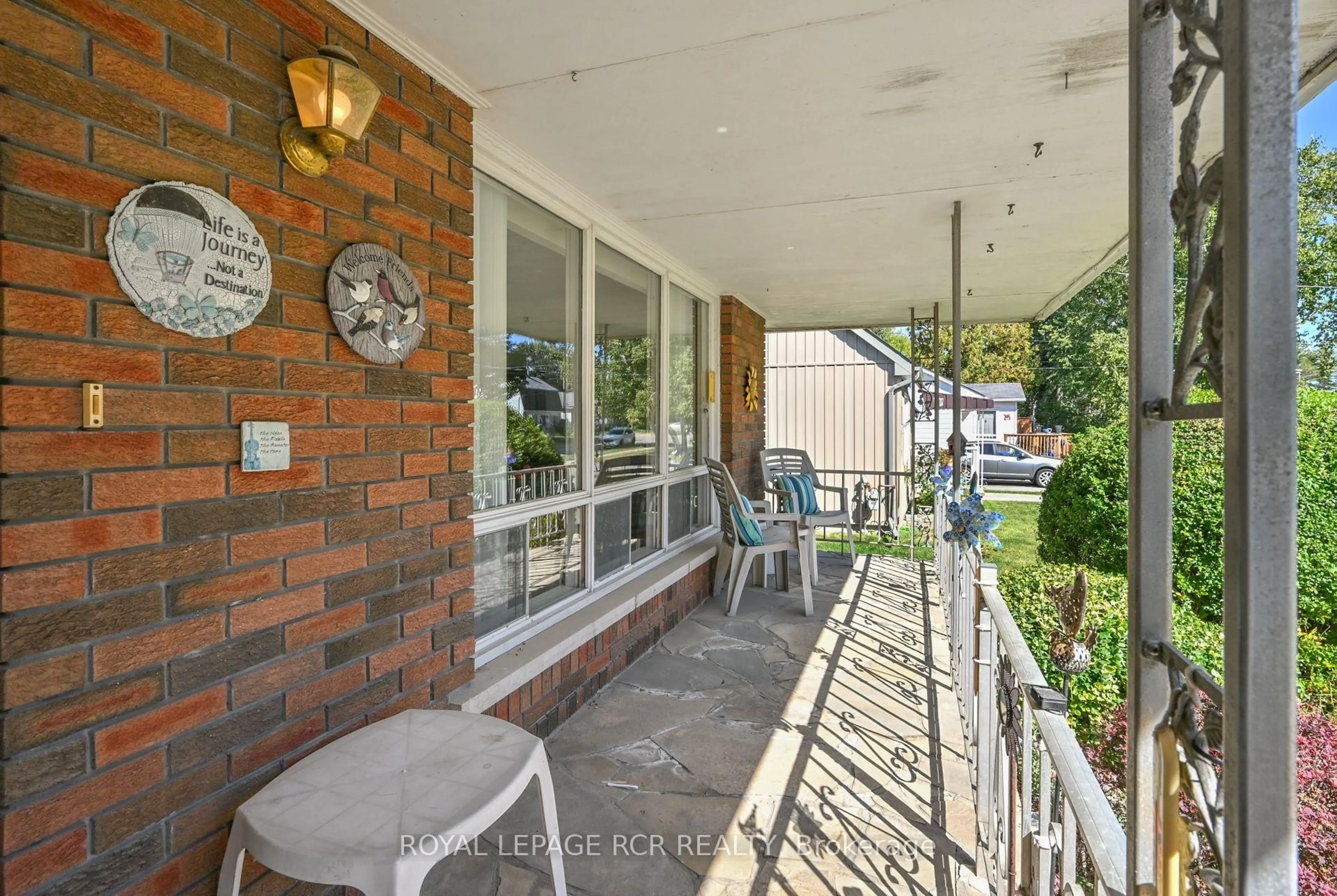 Patio, street for 102 Tupper St, New Tecumseth Ontario L9R 1E3