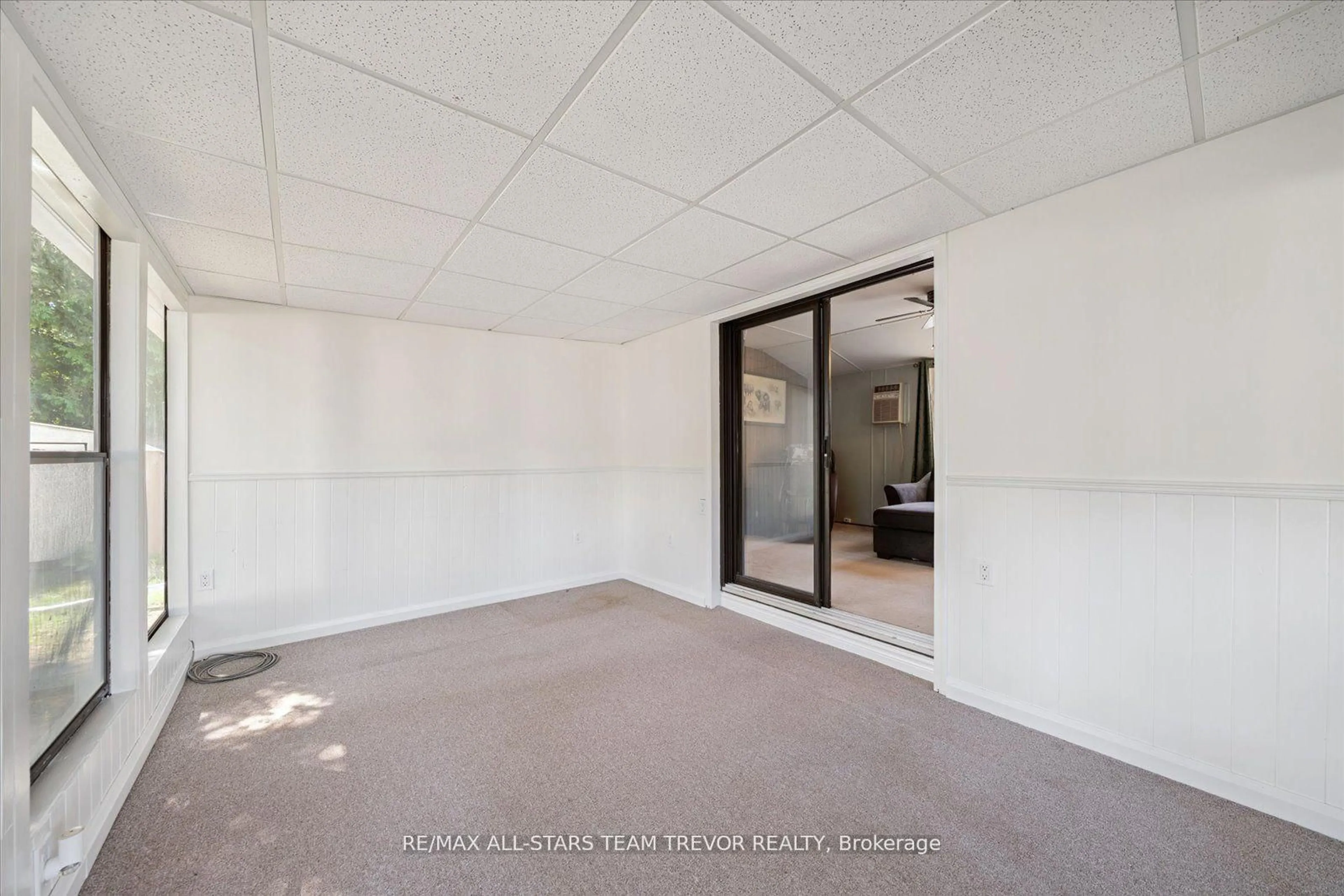 A pic of a room for 285 Crydermans Sdrd ##336, Georgina Ontario L0E 1A0