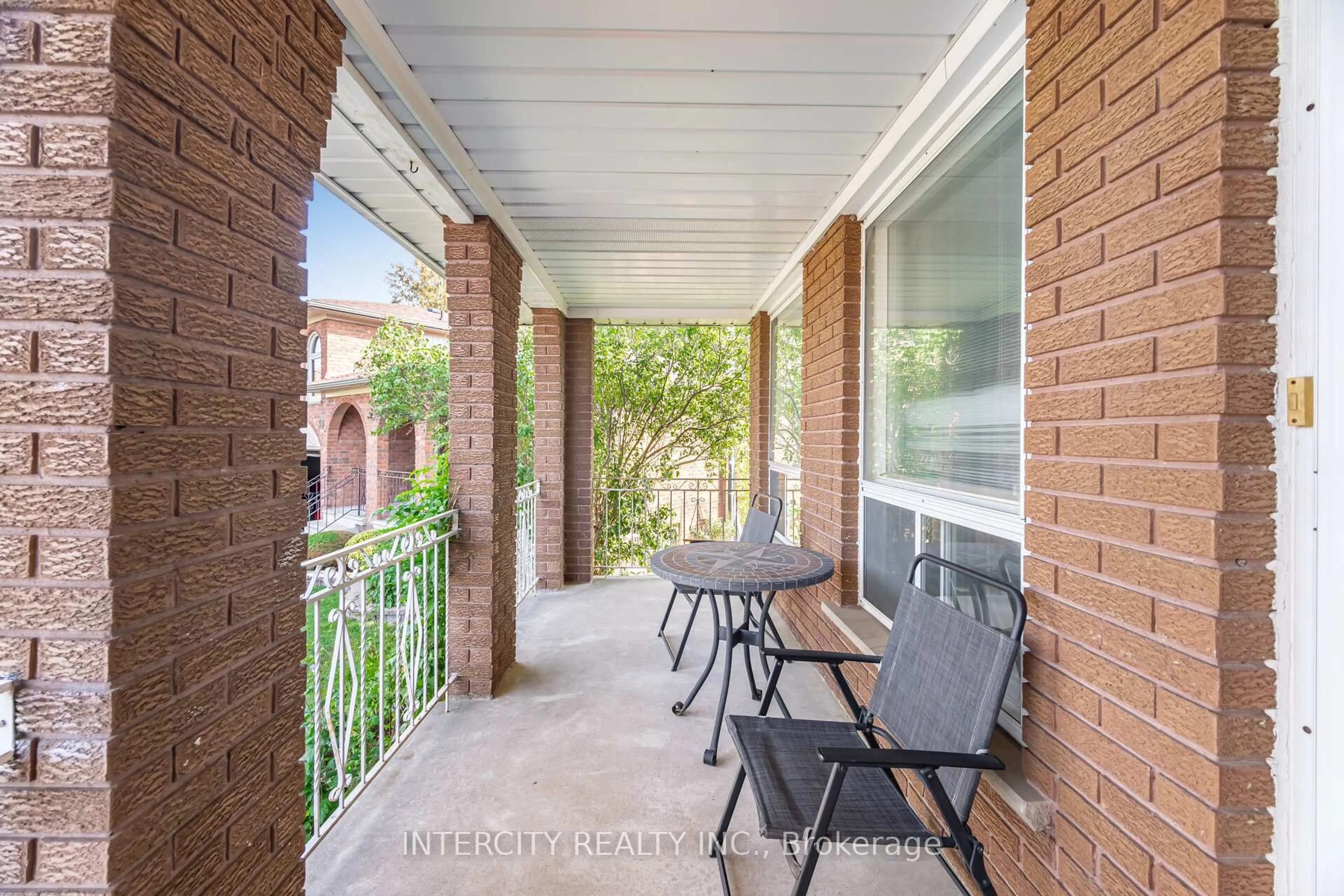 Patio, street for 26 North Ridge Rd, Vaughan Ontario L4L 2G8