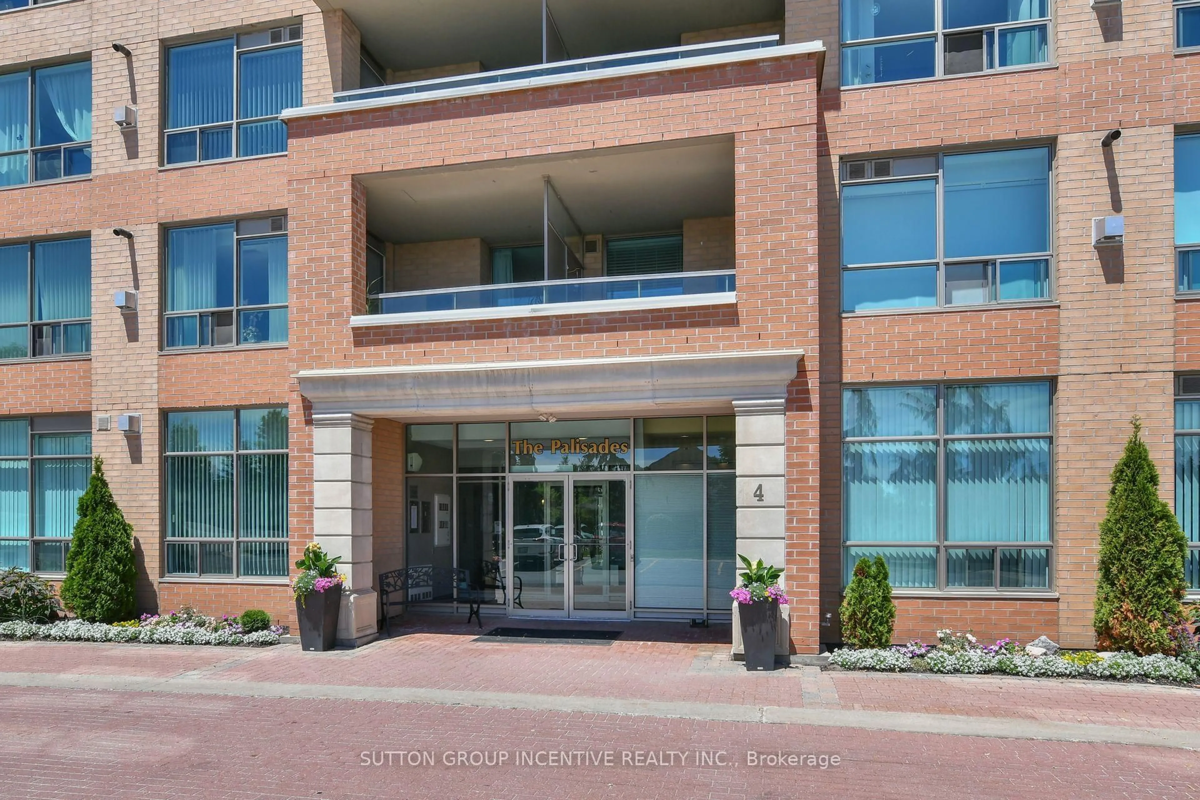 Indoor foyer for 4 Briar Hill Hts #508, New Tecumseth Ontario L9R 1Z7