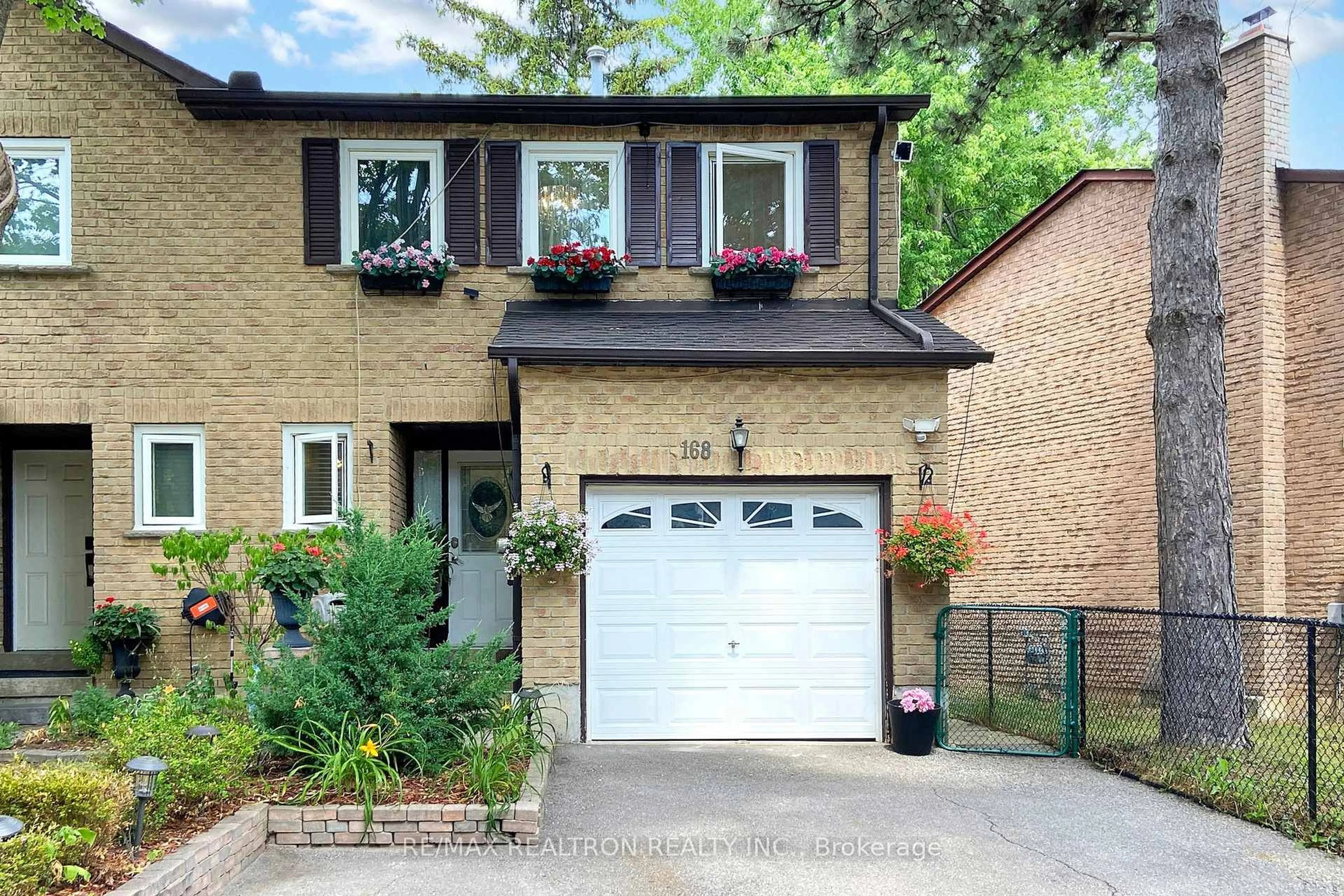 Home with brick exterior material, street for 168 Cottonwood Crt, Markham Ontario L3T 5X2