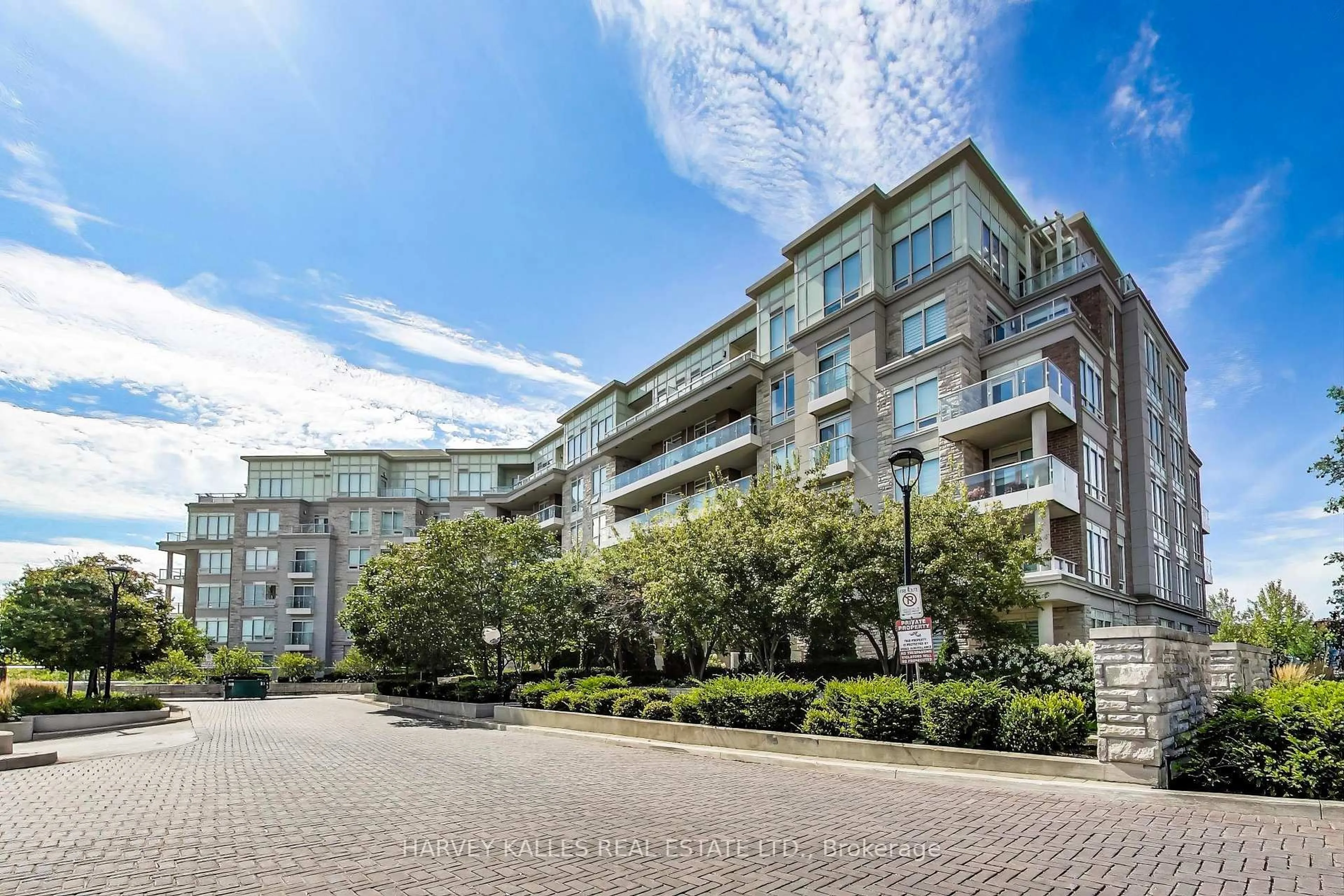A pic from outside/outdoor area/front of a property/back of a property/a pic from drone, unknown for 9 Stollery Pond Cres, Markham Ontario L6C 0Y1