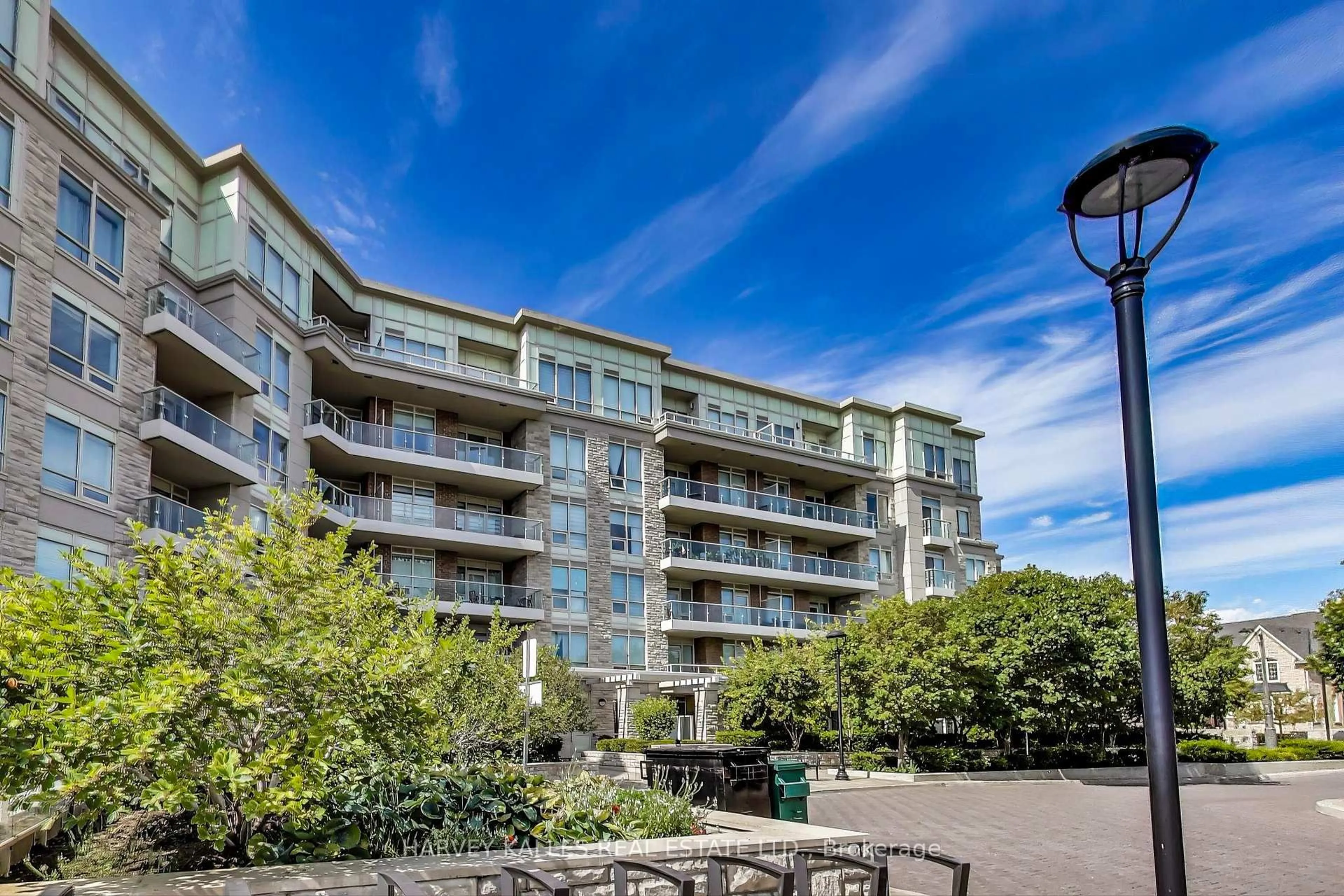 Patio, unknown for 9 Stollery Pond Cres, Markham Ontario L6C 0Y1
