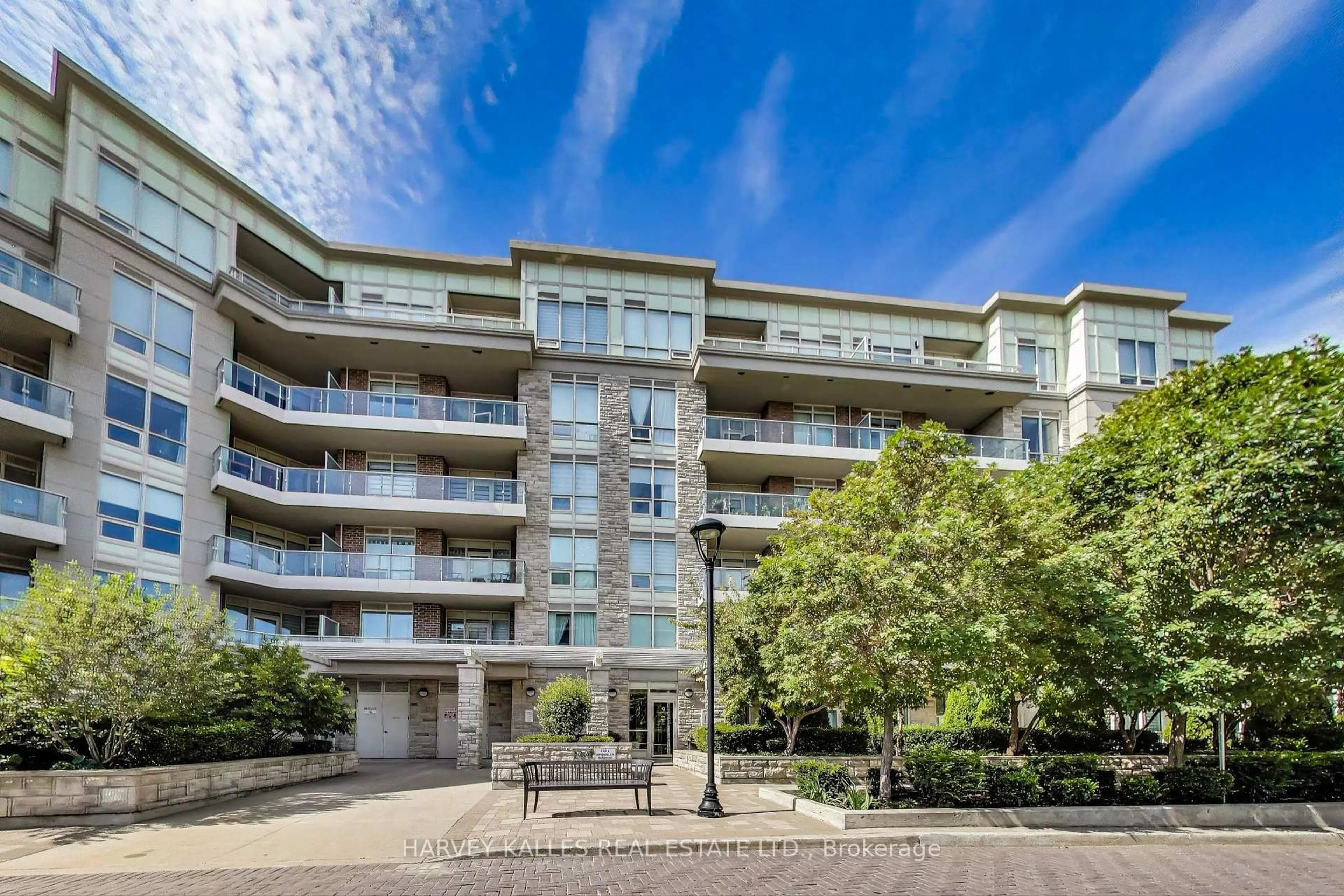 Patio, building for 9 Stollery Pond Cres, Markham Ontario L6C 0Y1