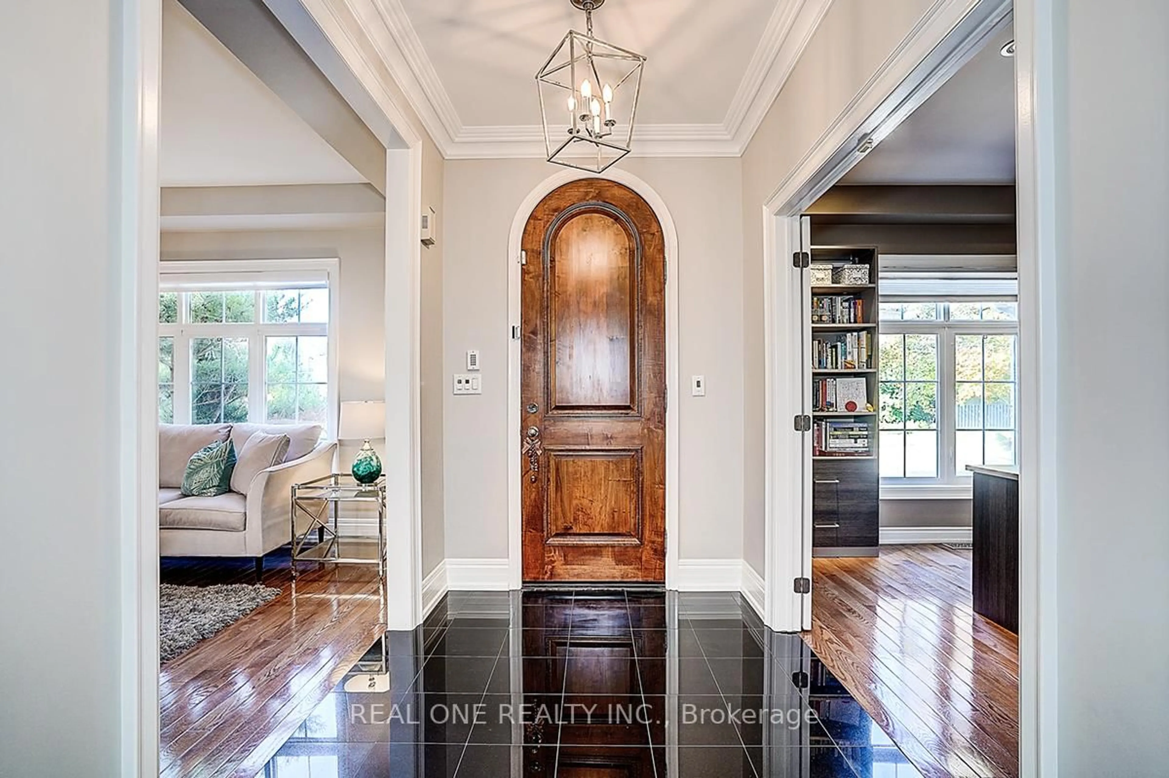 Indoor entryway for 19 Anglin Dr, Richmond Hill Ontario L4E 3M5