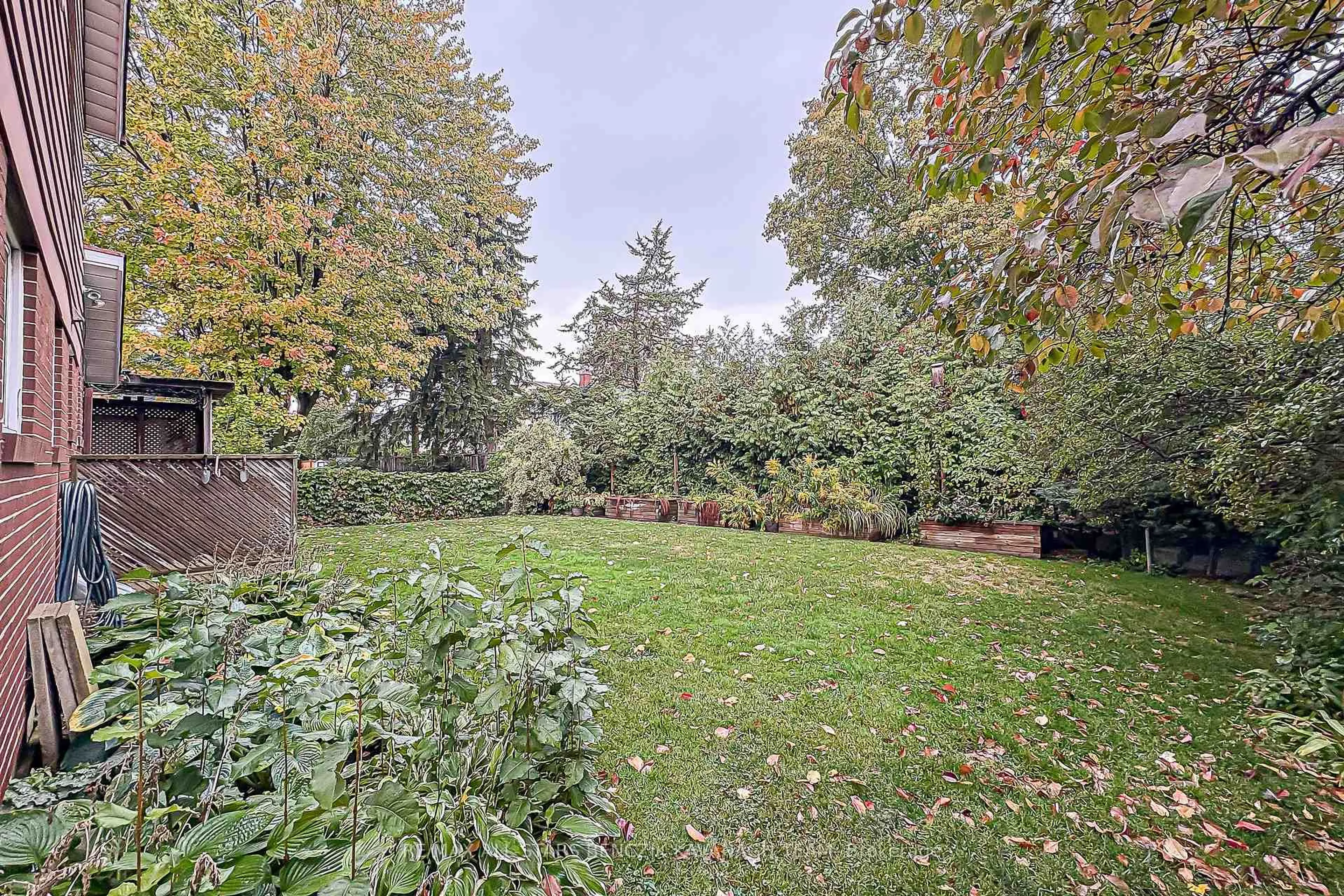 Patio, forest/trees view for 75 Pringle Ave, Markham Ontario L3P 2P5