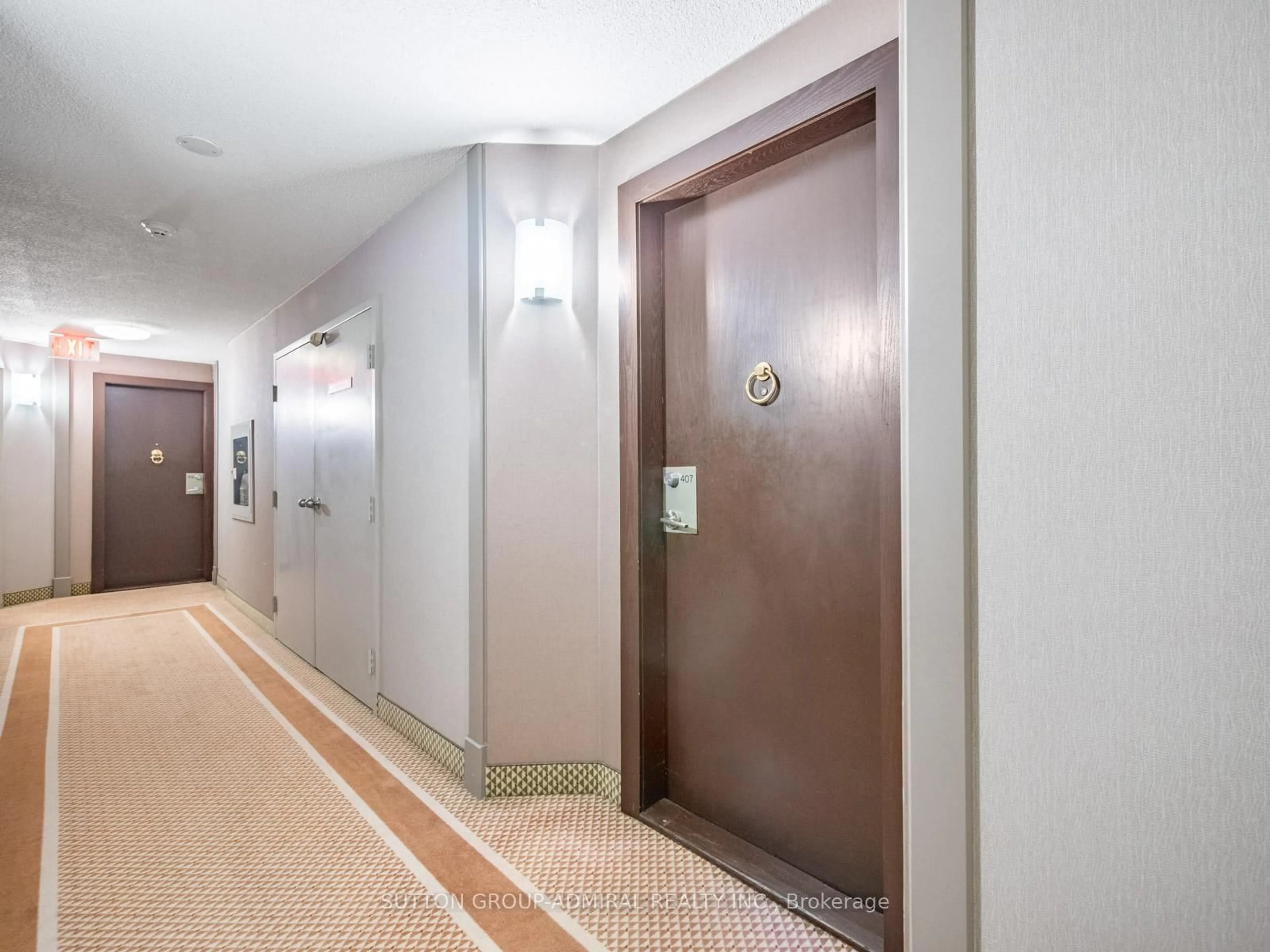 Indoor foyer for 7250 Yonge St #407, Vaughan Ontario L4J 7X1