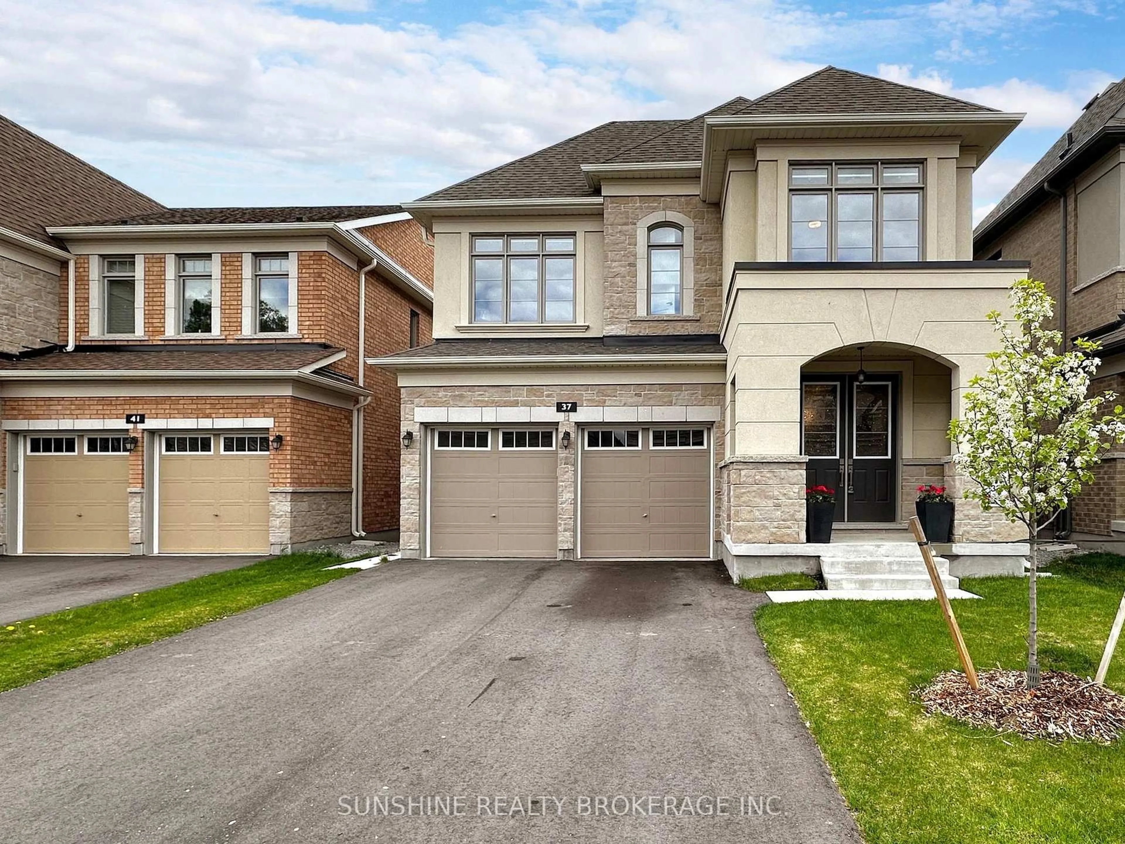 Home with brick exterior material, street for 37 Sikura Circ, Aurora Ontario L4G 3Y8