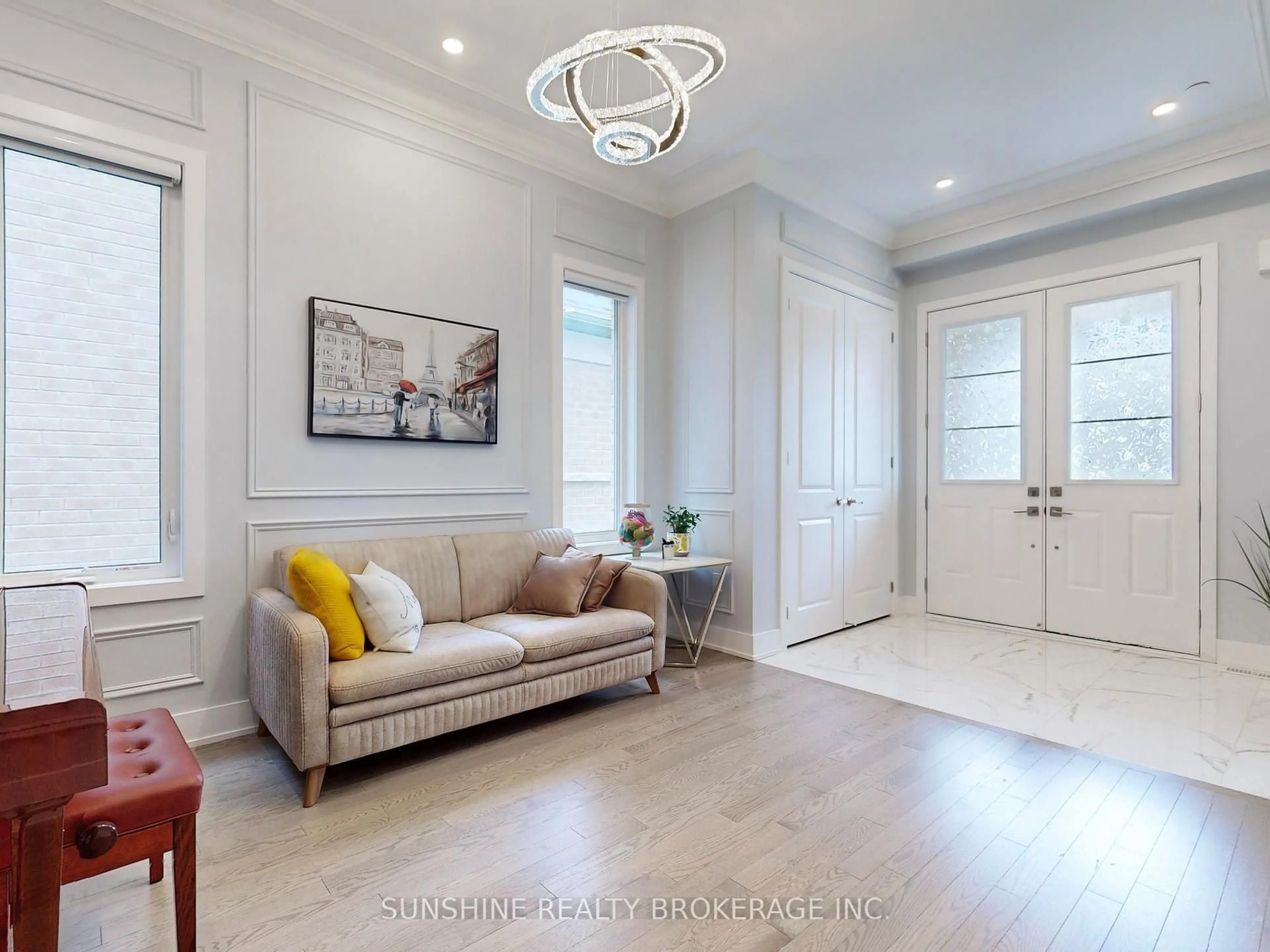 Indoor entryway for 37 Sikura Circ, Aurora Ontario L4G 3Y8