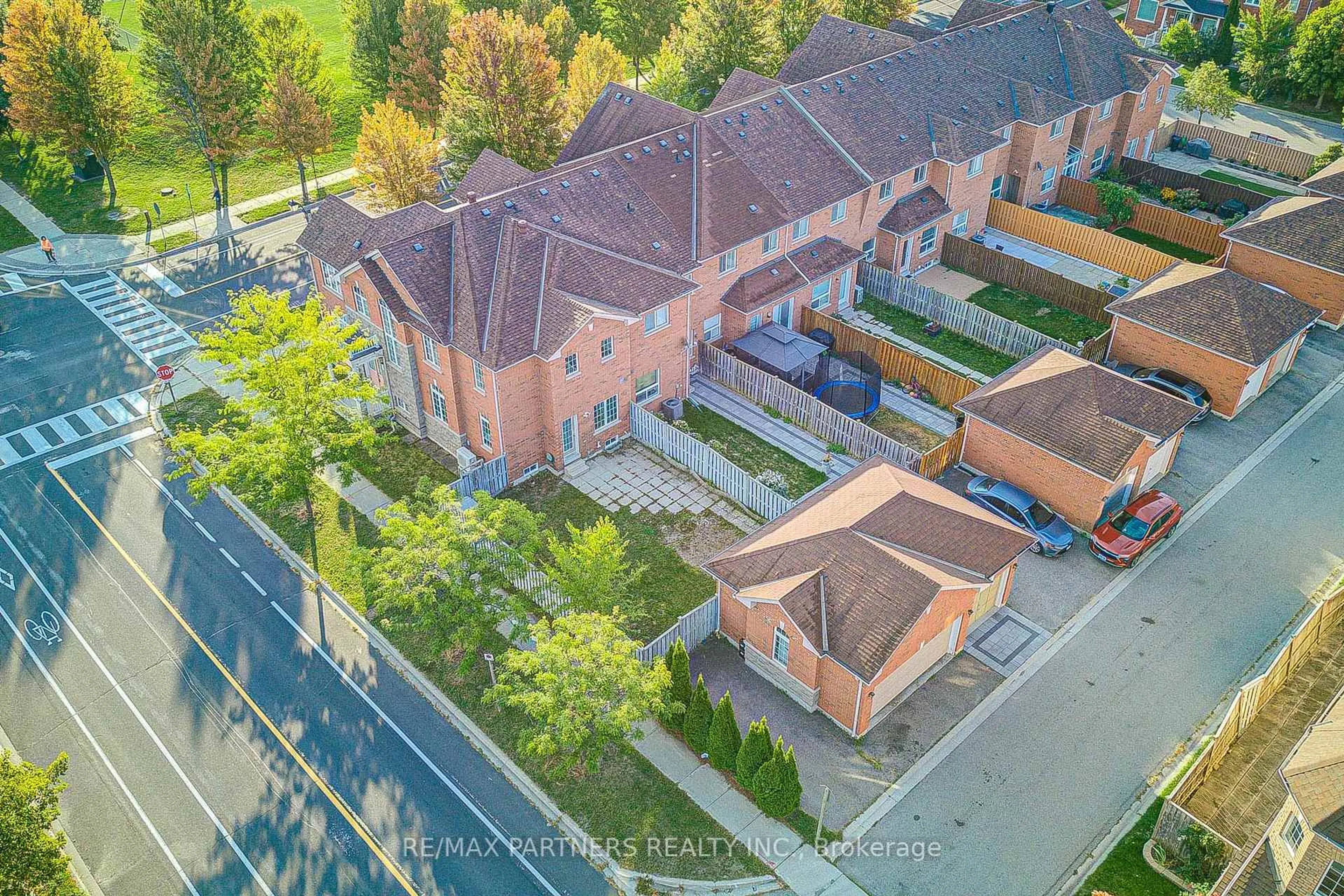 A pic from outside/outdoor area/front of a property/back of a property/a pic from drone, unknown for 496 The Bridle Walk, Markham Ontario L6C 2Y3