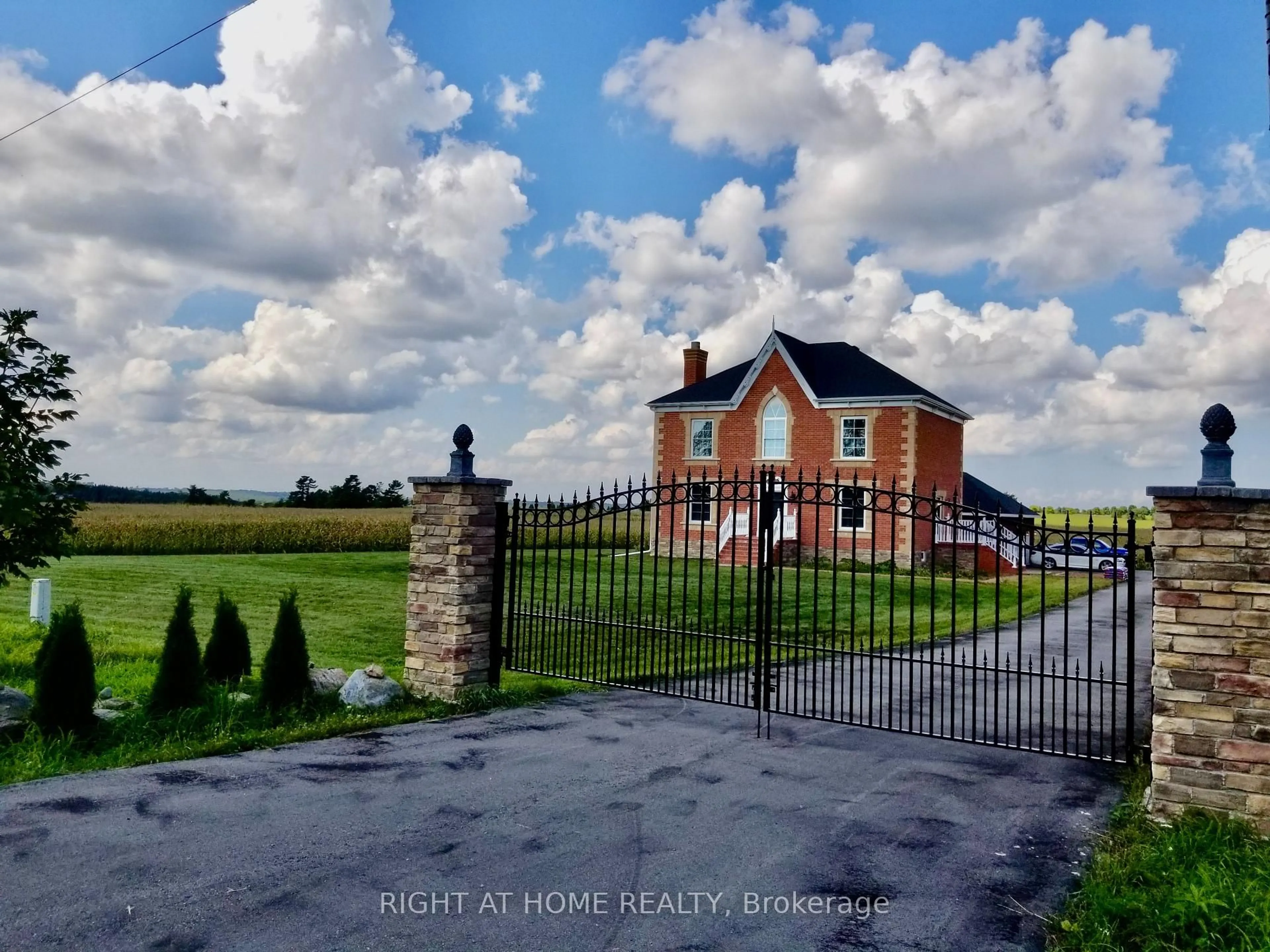 A pic from outside/outdoor area/front of a property/back of a property/a pic from drone, unknown for 376 Sandford Rd, Uxbridge Ontario L0C 1E0