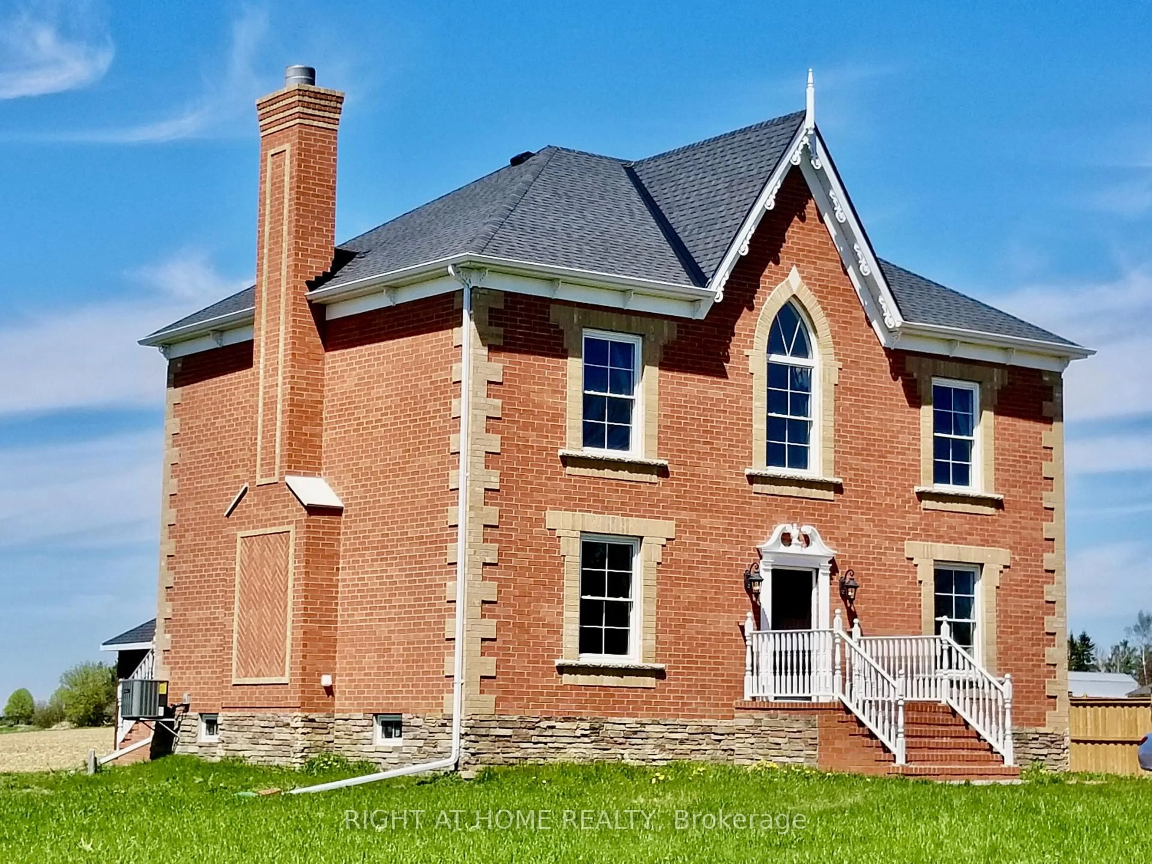 Home with brick exterior material, building for 376 Sandford Rd, Uxbridge Ontario L0C 1E0