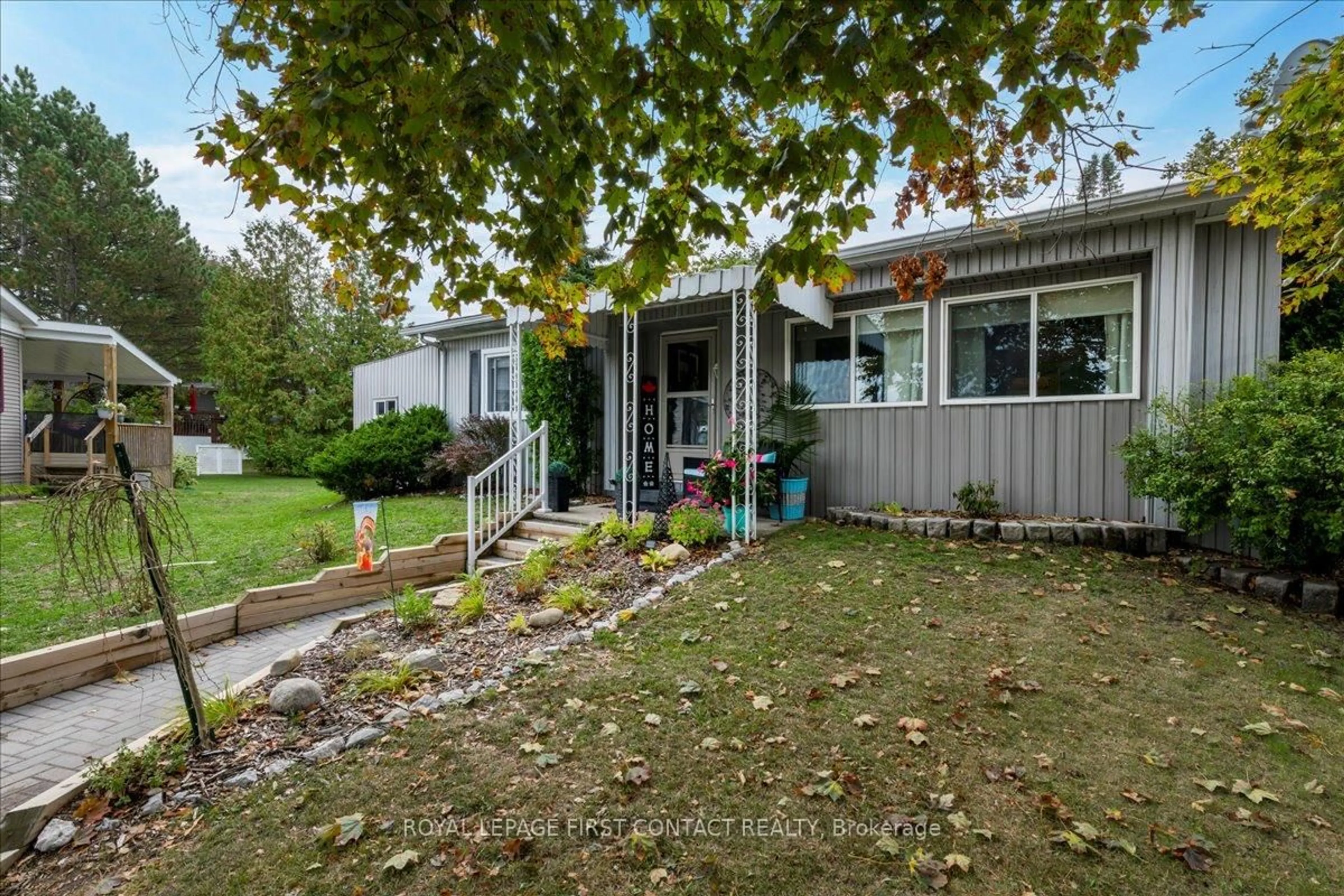 Patio, unknown for 5 Broadway Ave, Innisfil Ontario L9S 1M9