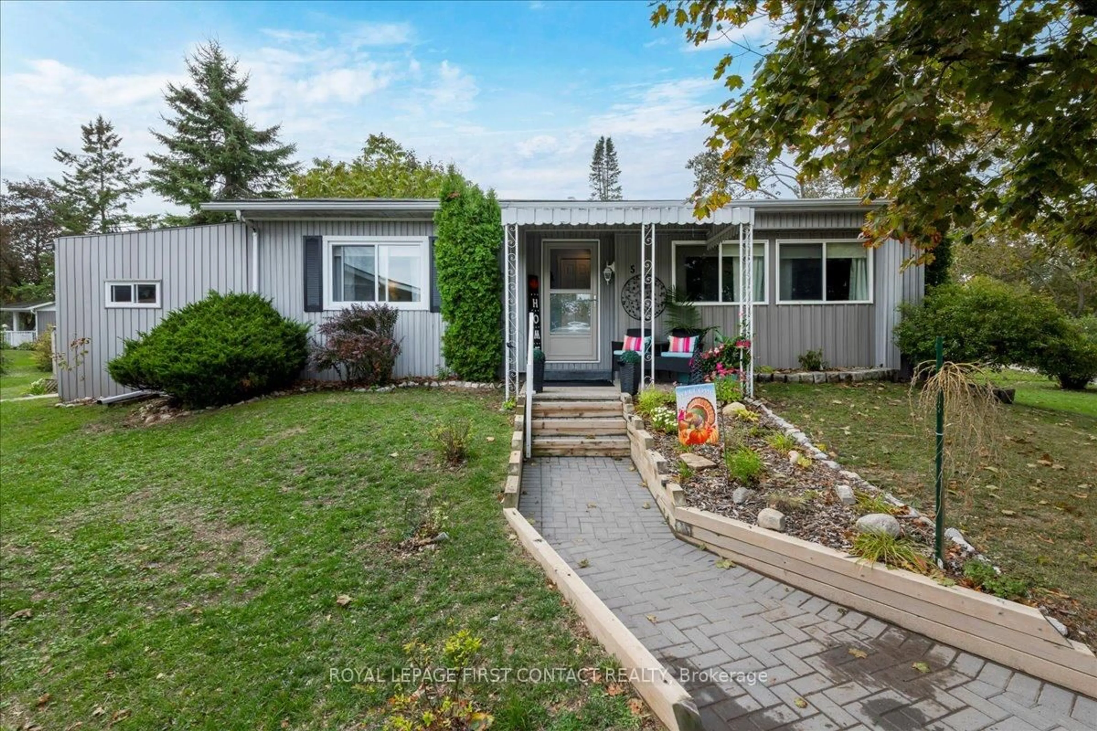 Patio, street for 5 Broadway Ave, Innisfil Ontario L9S 1M9