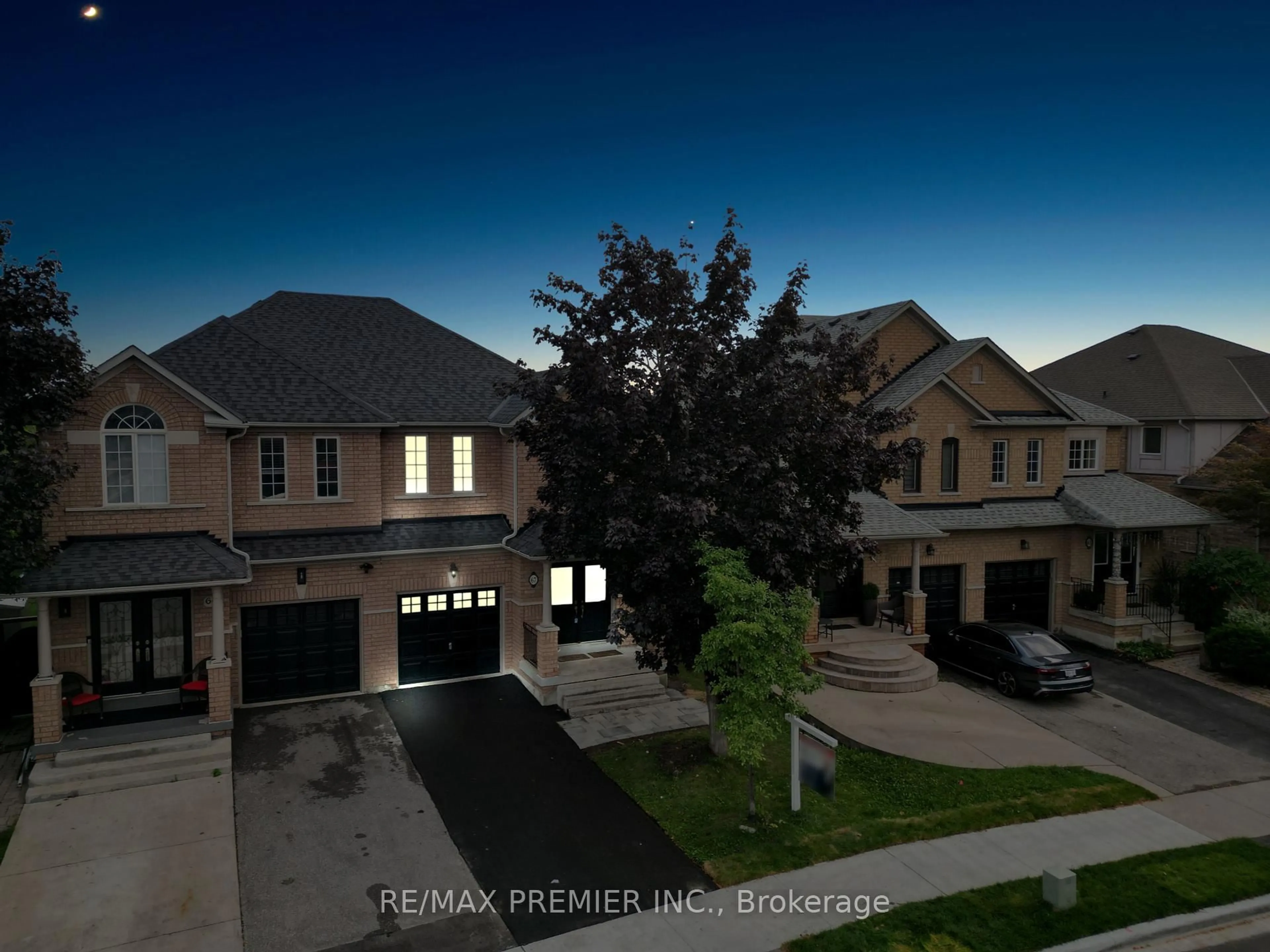 A pic from outside/outdoor area/front of a property/back of a property/a pic from drone, street for 67 Colle Melito Way, Vaughan Ontario L4H 1M4