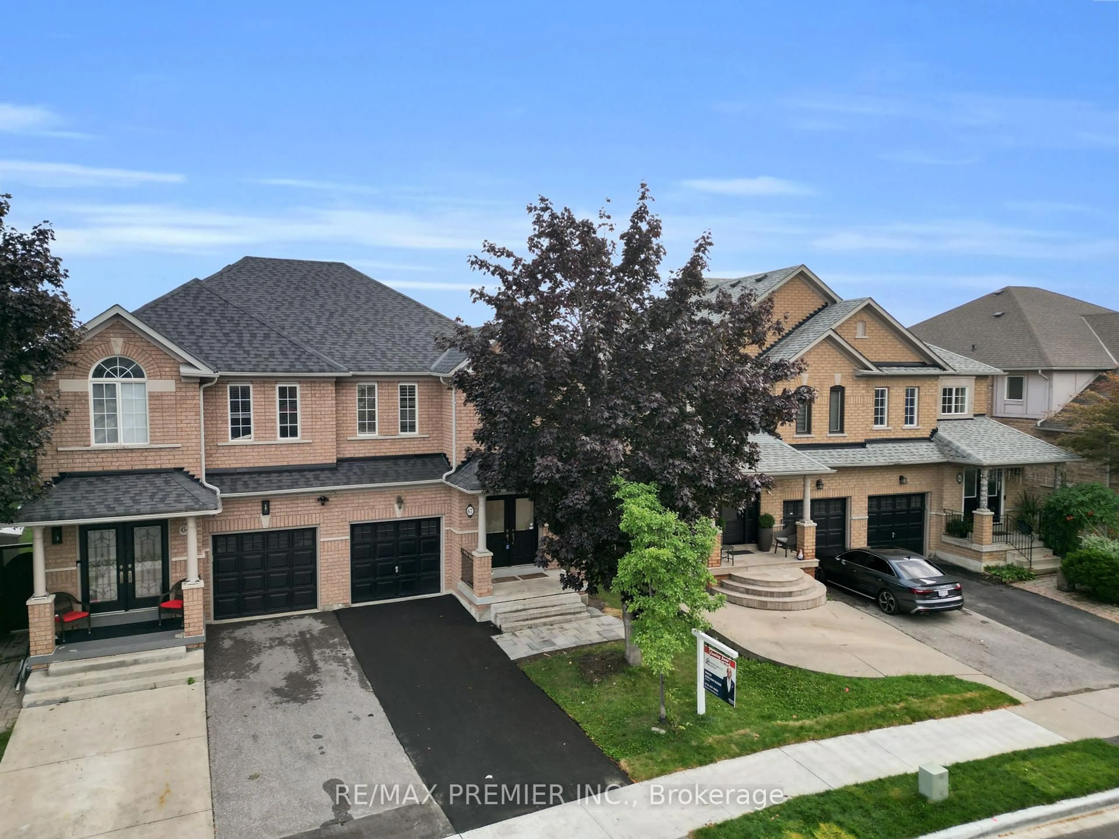 A pic from outside/outdoor area/front of a property/back of a property/a pic from drone, street for 67 Colle Melito Way, Vaughan Ontario L4H 1M4