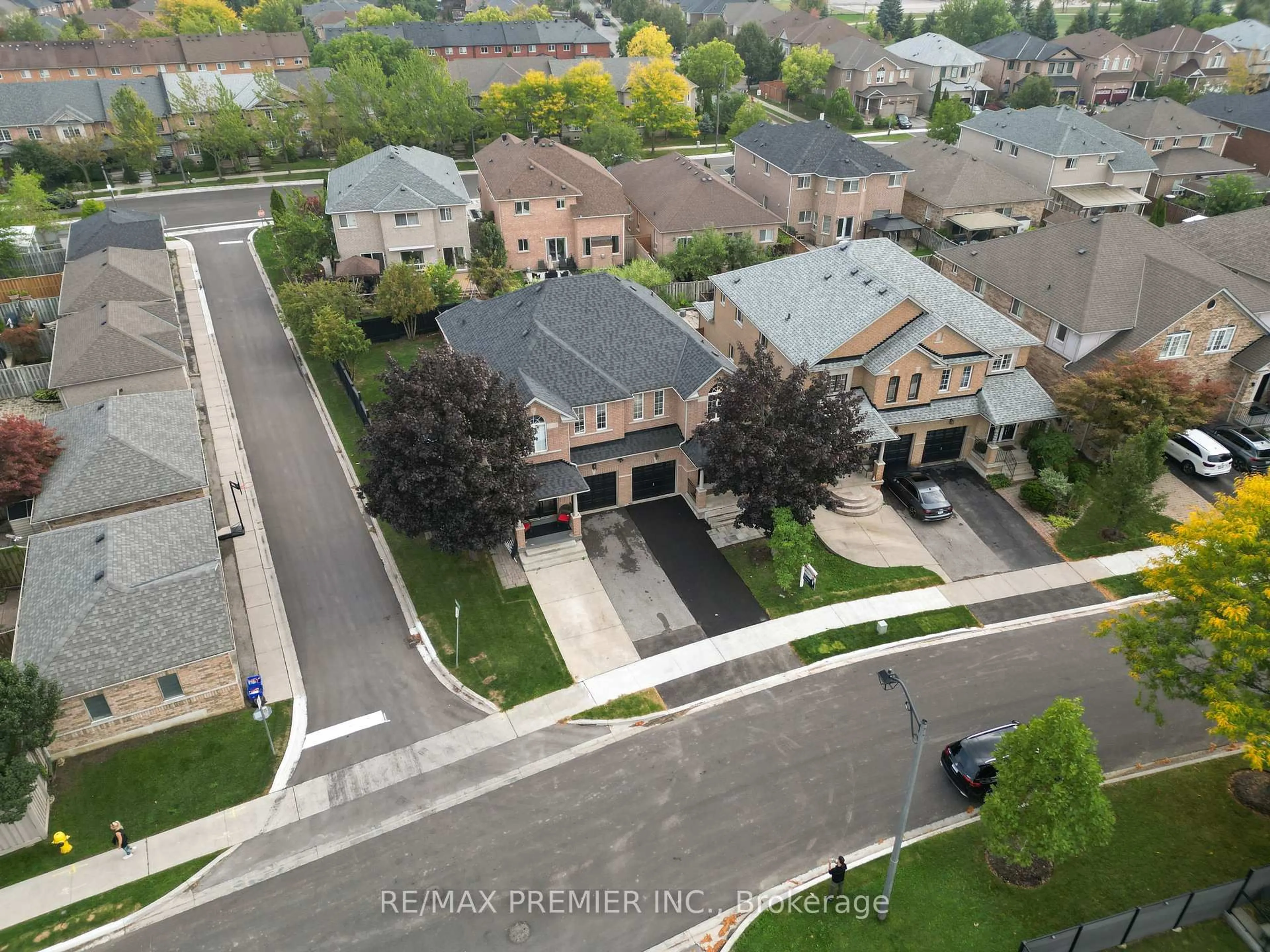 A pic from outside/outdoor area/front of a property/back of a property/a pic from drone, street for 67 Colle Melito Way, Vaughan Ontario L4H 1M4