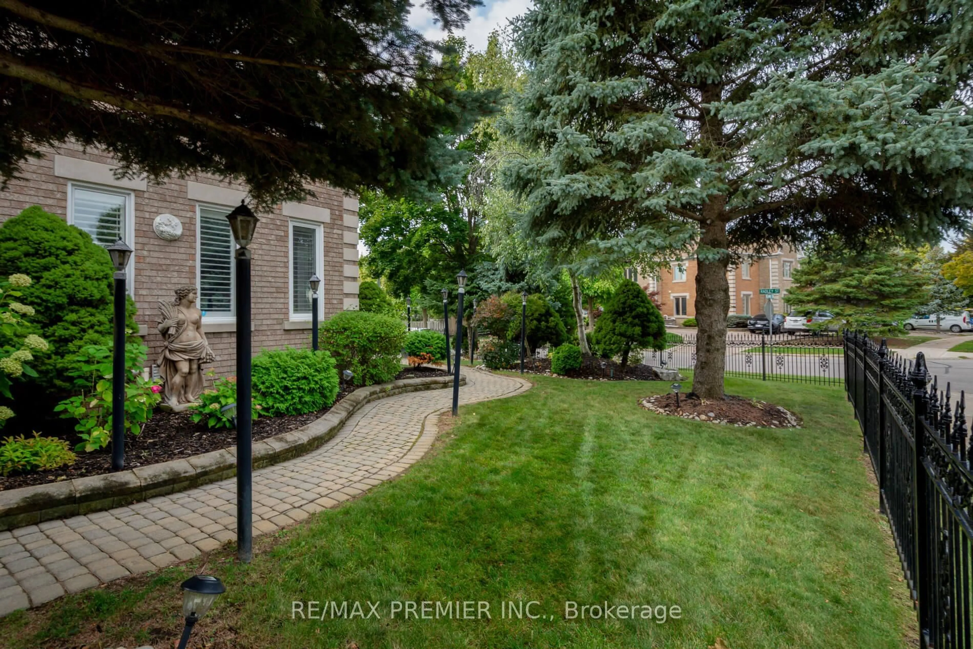 Patio, street for 1 Radley St, Vaughan Ontario L4L 8J7