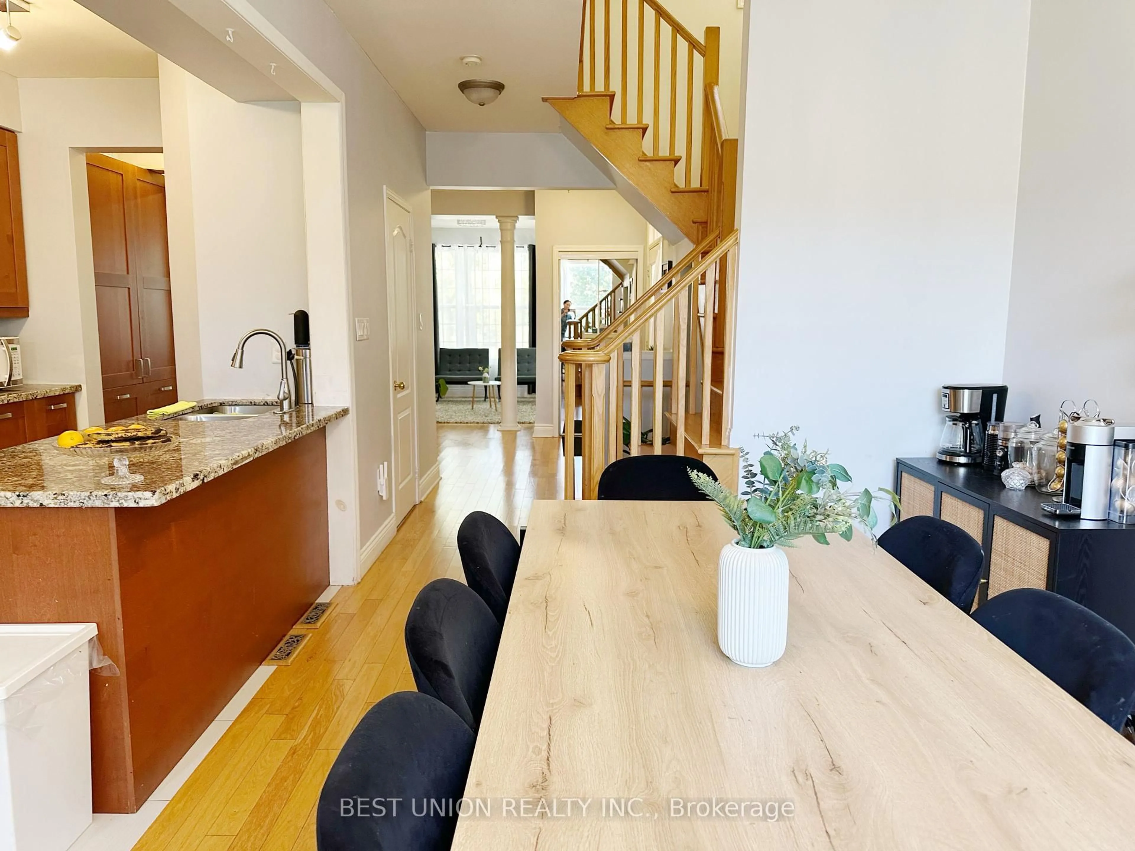 Unknown for 320 Country Glen Rd, Markham Ontario L6B 1C5