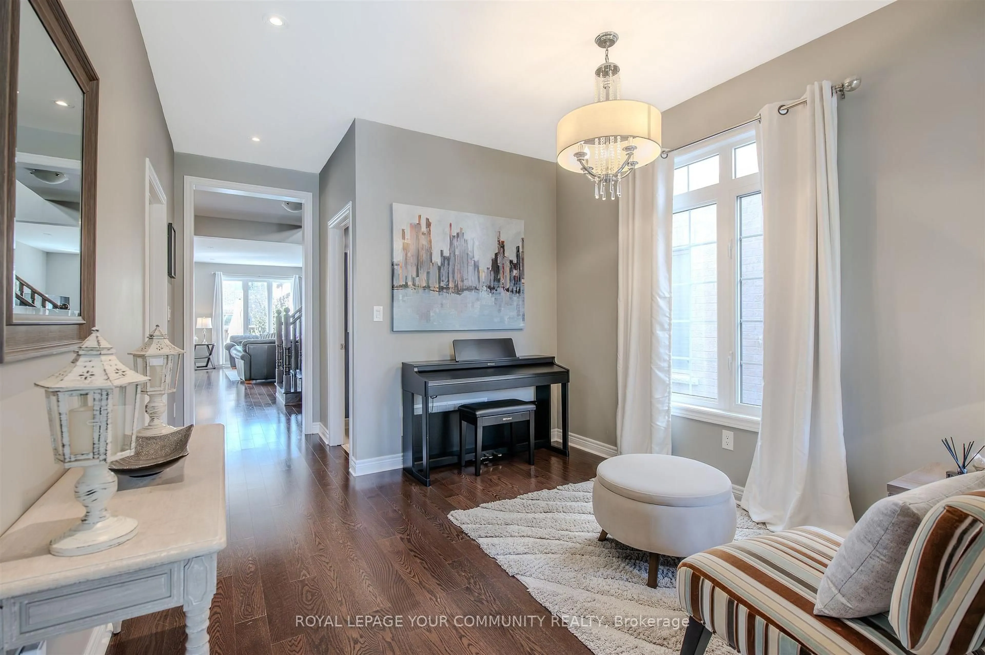 Indoor entryway for 46 Cobb St, Aurora Ontario L4G 0W9