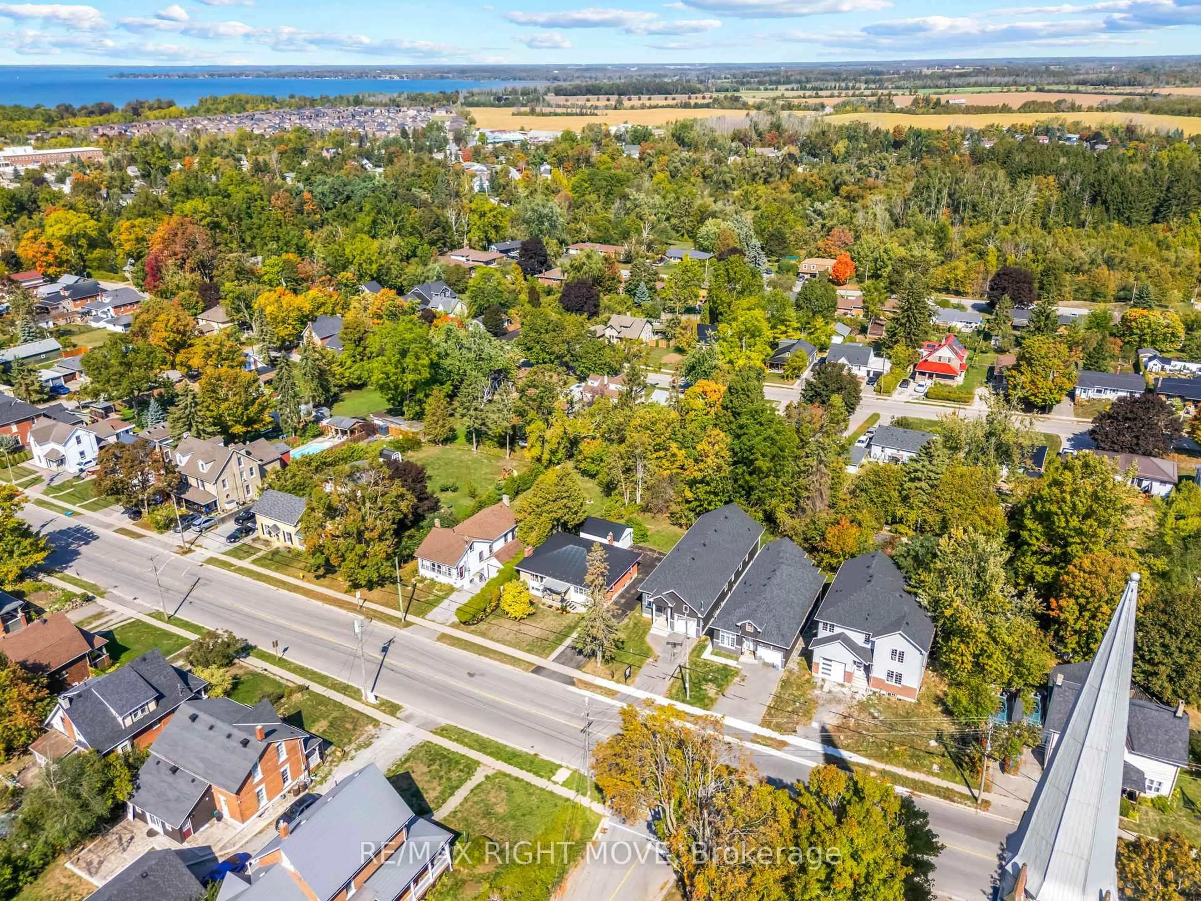 A pic from outside/outdoor area/front of a property/back of a property/a pic from drone, street for 504 Simcoe St, Brock Ontario L0K 1A0