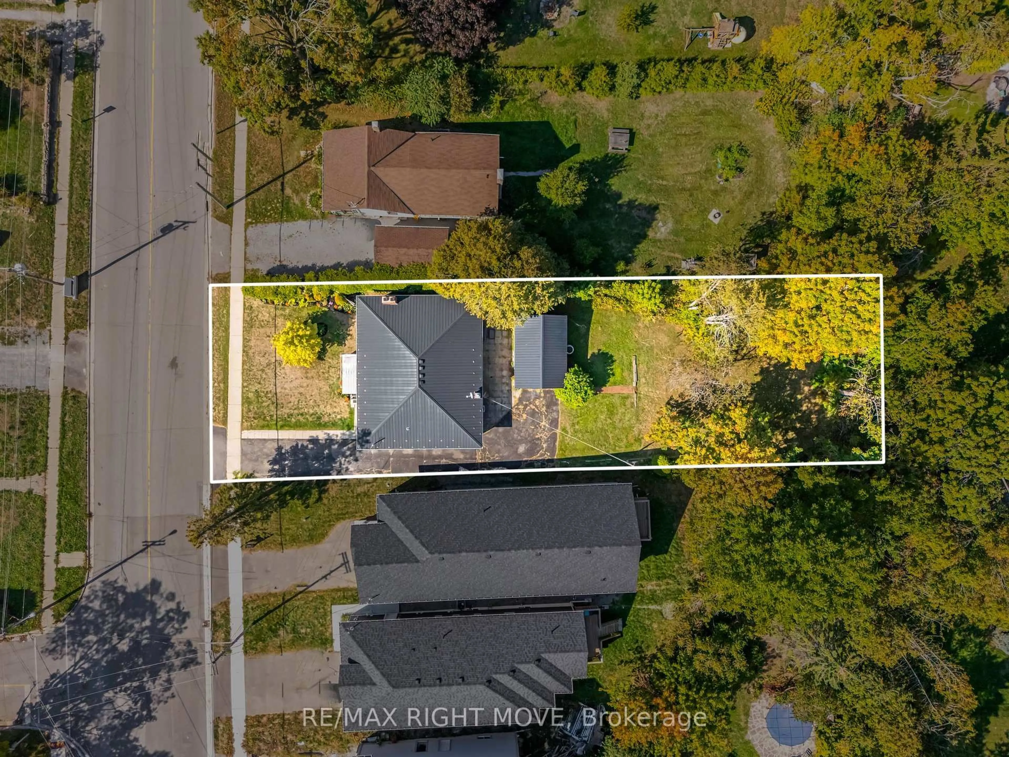 A pic from outside/outdoor area/front of a property/back of a property/a pic from drone, street for 504 Simcoe St, Brock Ontario L0K 1A0
