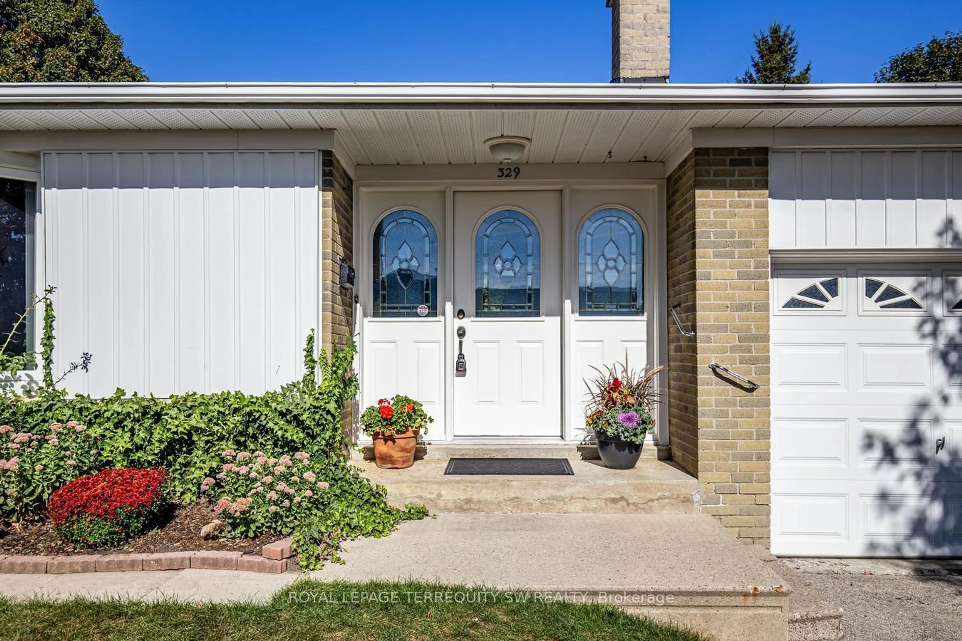 Unknown for 329 Dennie Ave, Newmarket Ontario L3Y 4M5