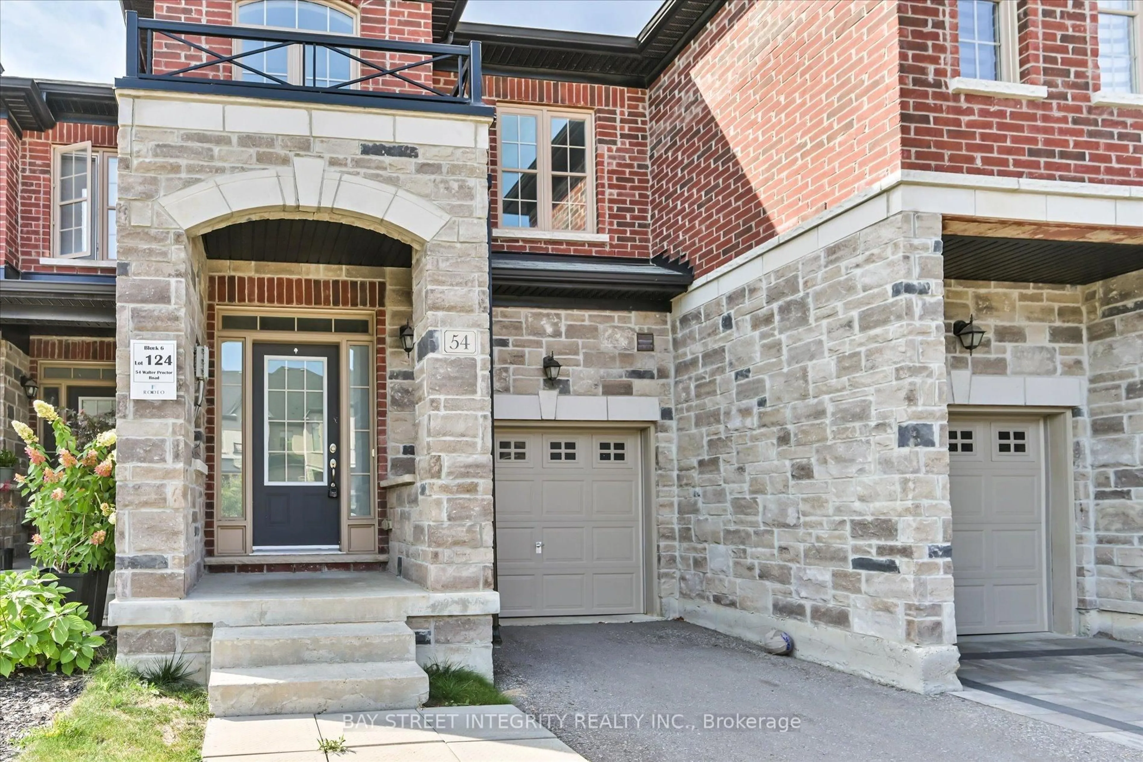 Home with brick exterior material, street for 54 Walter Proctor Rd, East Gwillimbury Ontario L9N 0L6