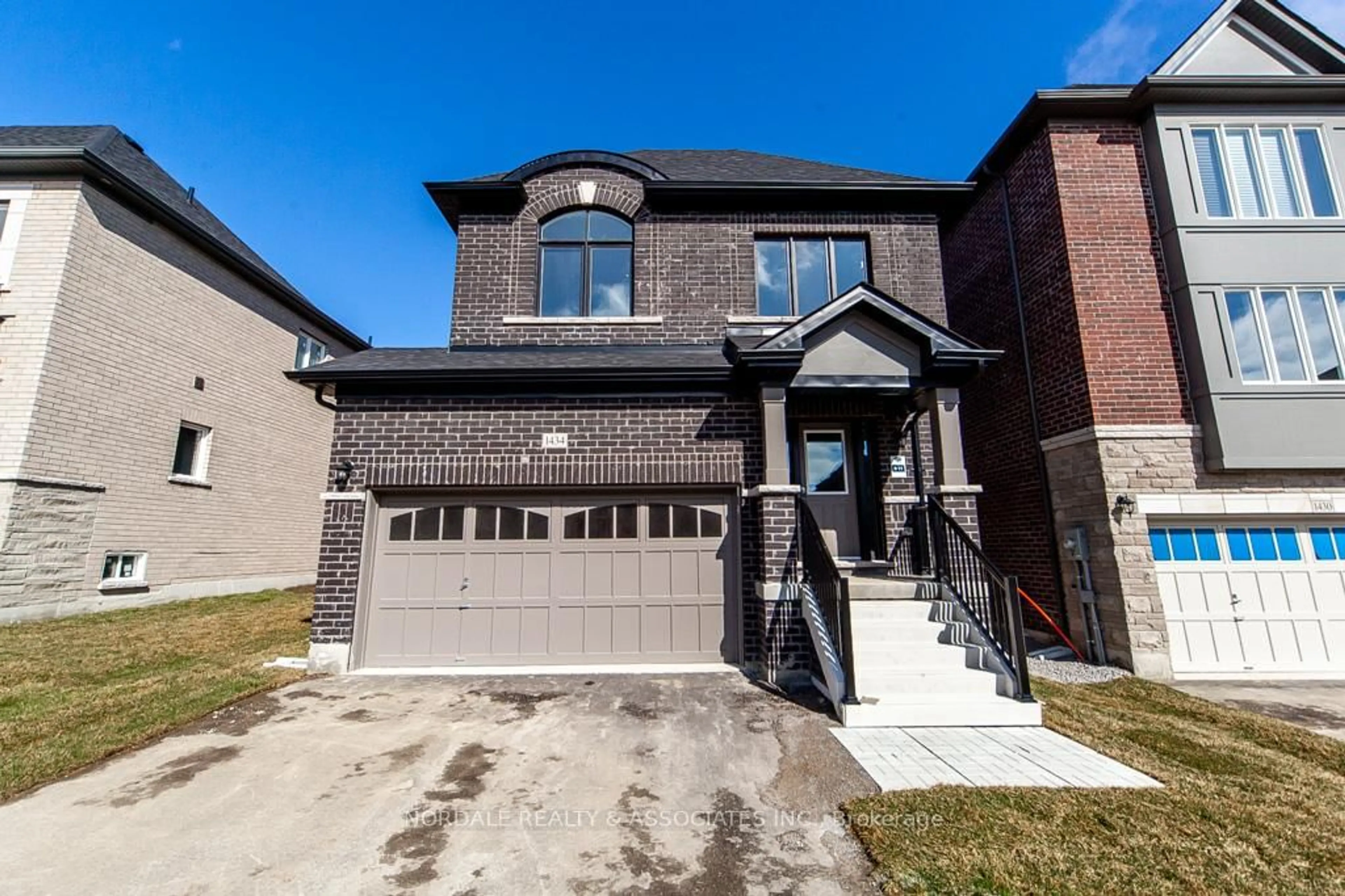 Home with brick exterior material, street for 1434 STOVELL Cres, Innisfil Ontario L0L 1W0